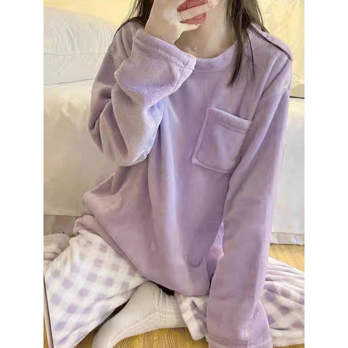 طقم من بنطال بيجاما بطبعة مربعات وبلوزة بتفاصيل جيب-women-clothing-nightwear-pyjamas-longsets-image-3