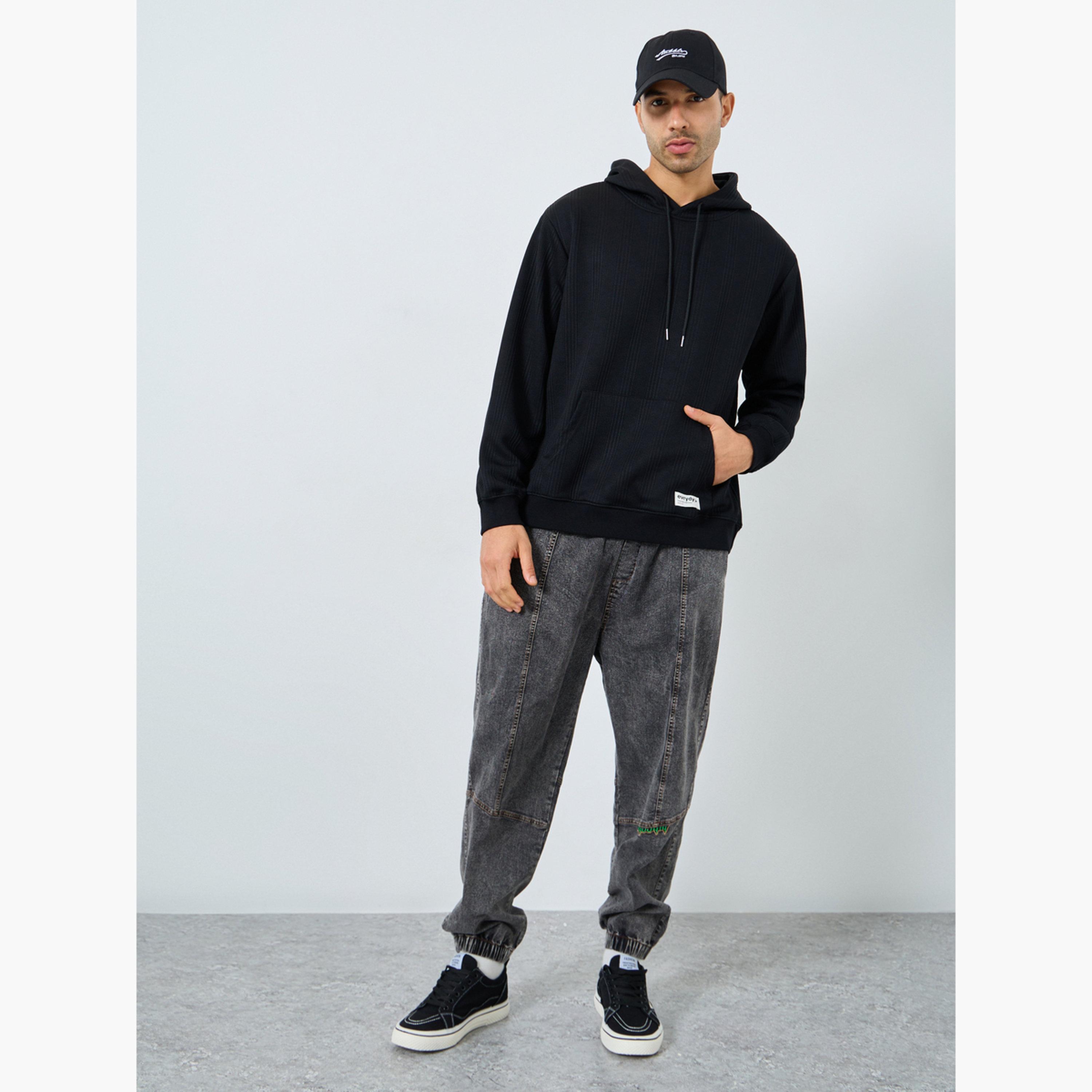 ستايلي - هودي أسود حجم كبير مضلع بدقة-men-winterwear-hoodiesandsweatshirts-image-2