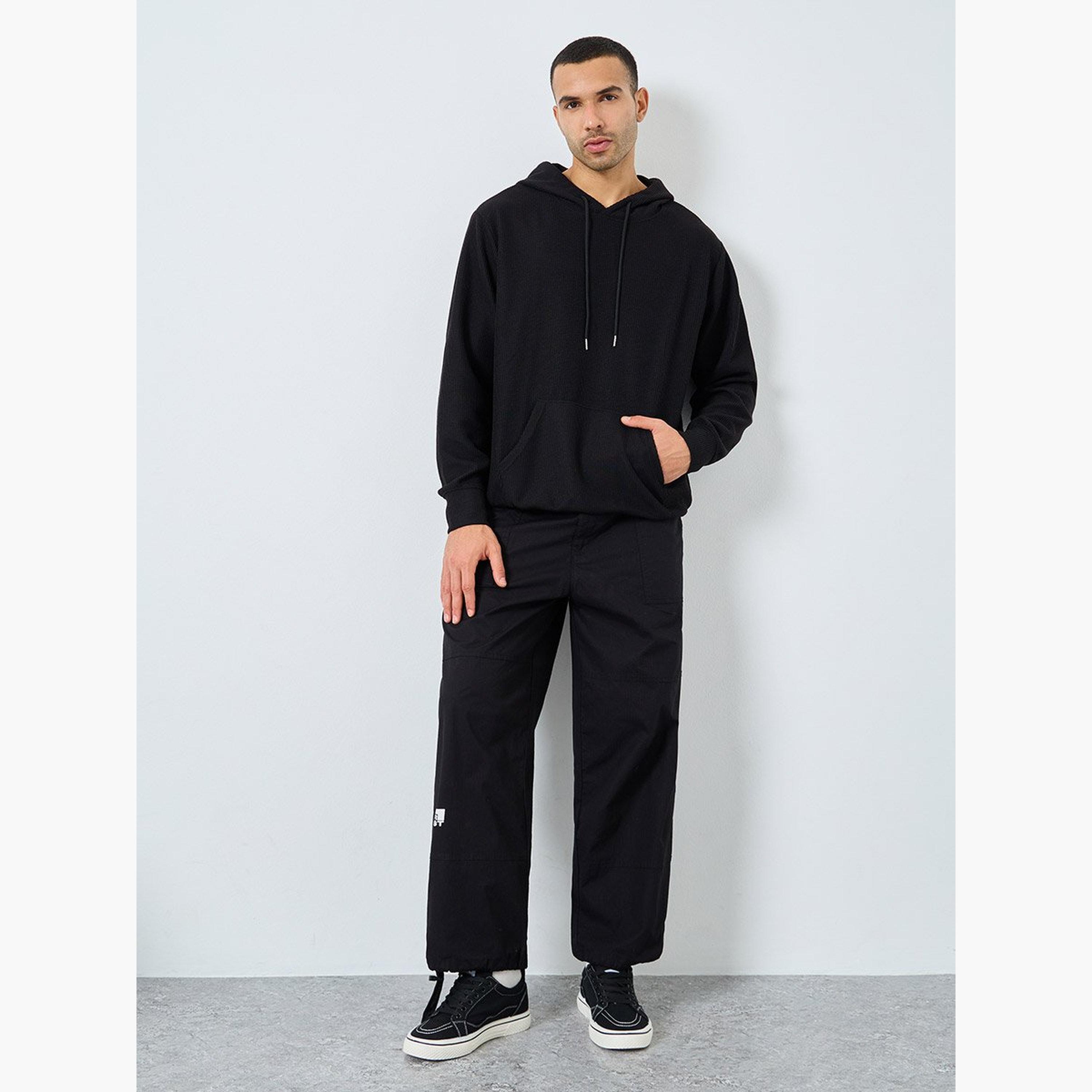 ستايلي - هودي أسود مقاس كبير بنقشة مجعدة-men-winterwear-hoodiesandsweatshirts-image-2