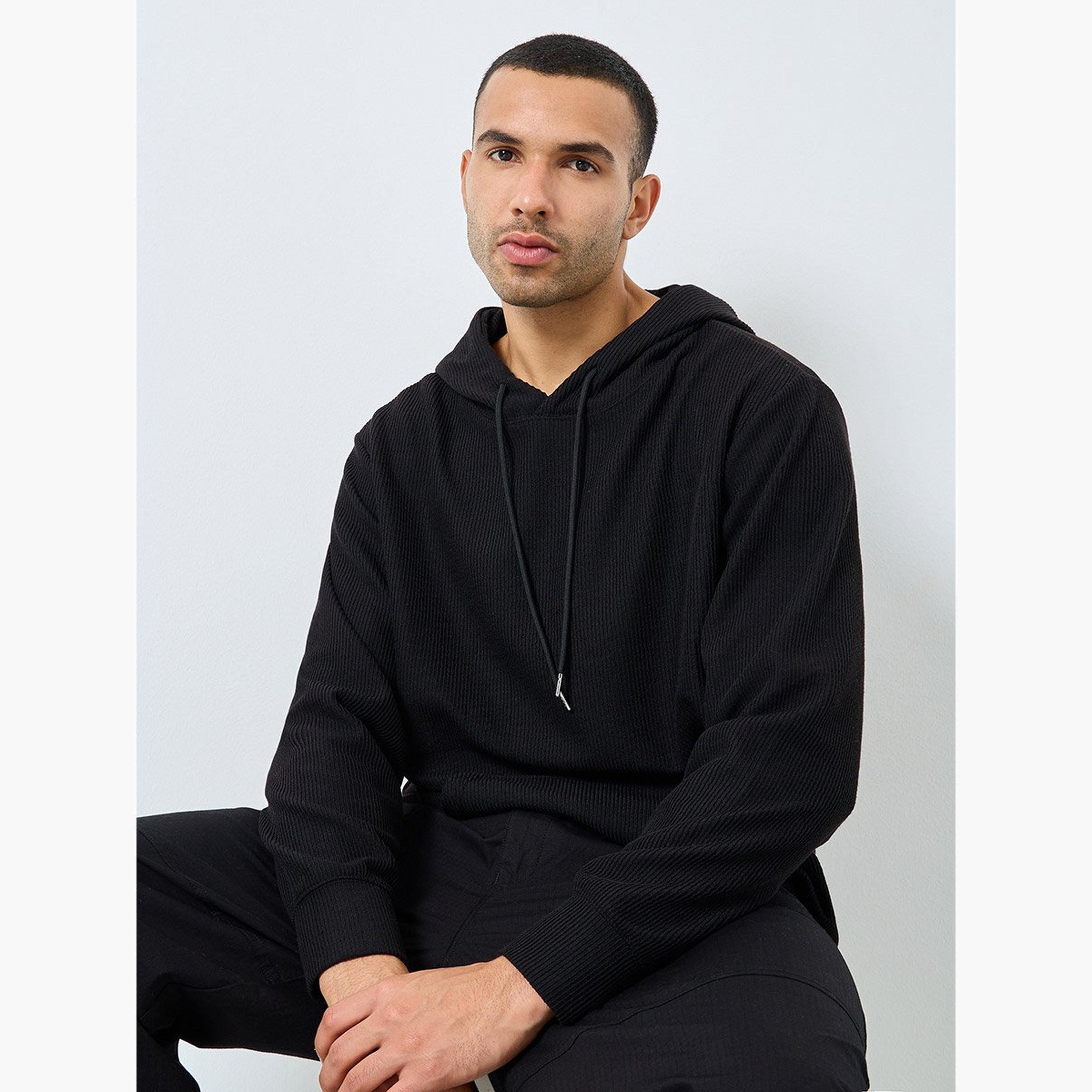 ستايلي - هودي أسود مقاس كبير بنقشة مجعدة-men-winterwear-hoodiesandsweatshirts-image-3