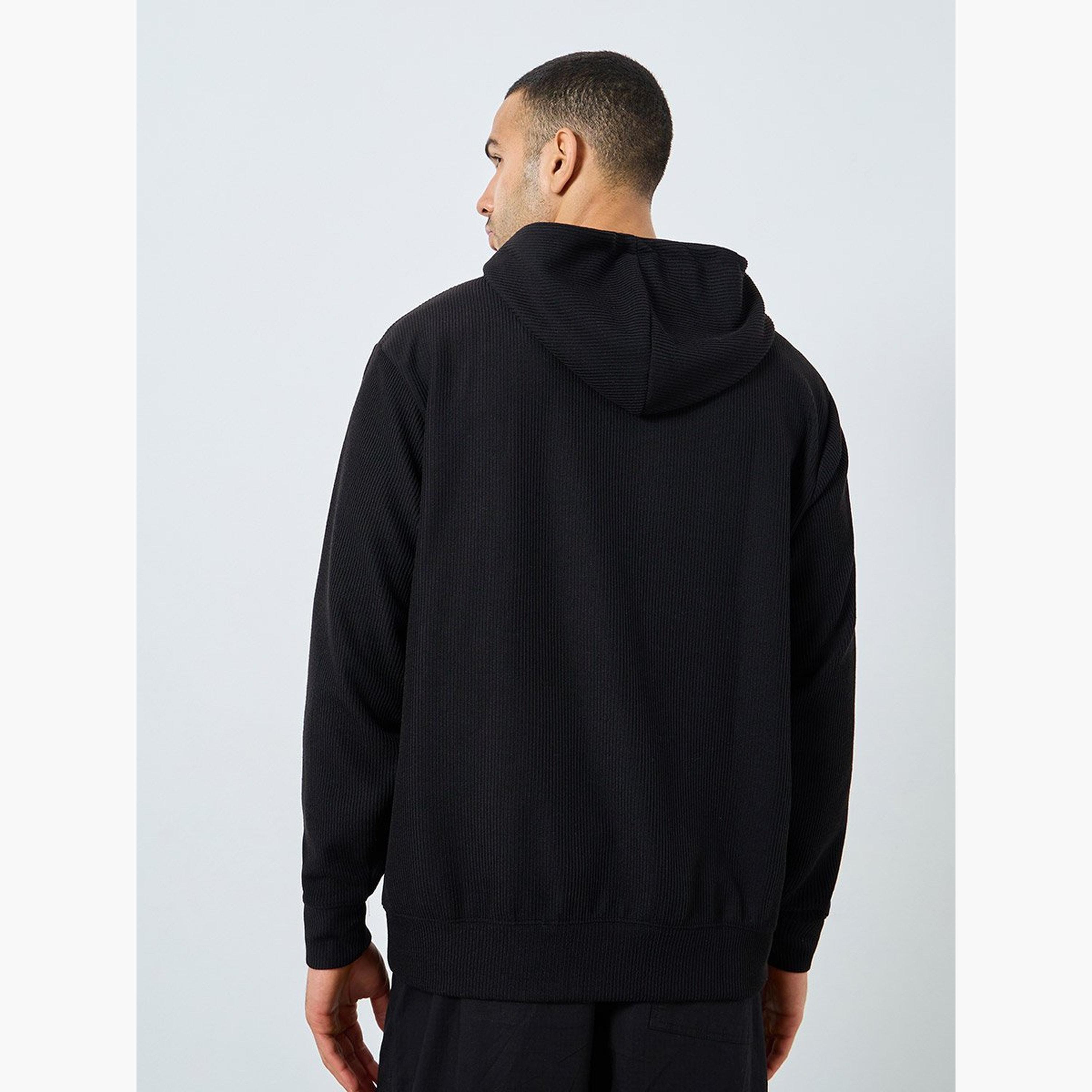 ستايلي - هودي أسود مقاس كبير بنقشة مجعدة-men-winterwear-hoodiesandsweatshirts-image-5