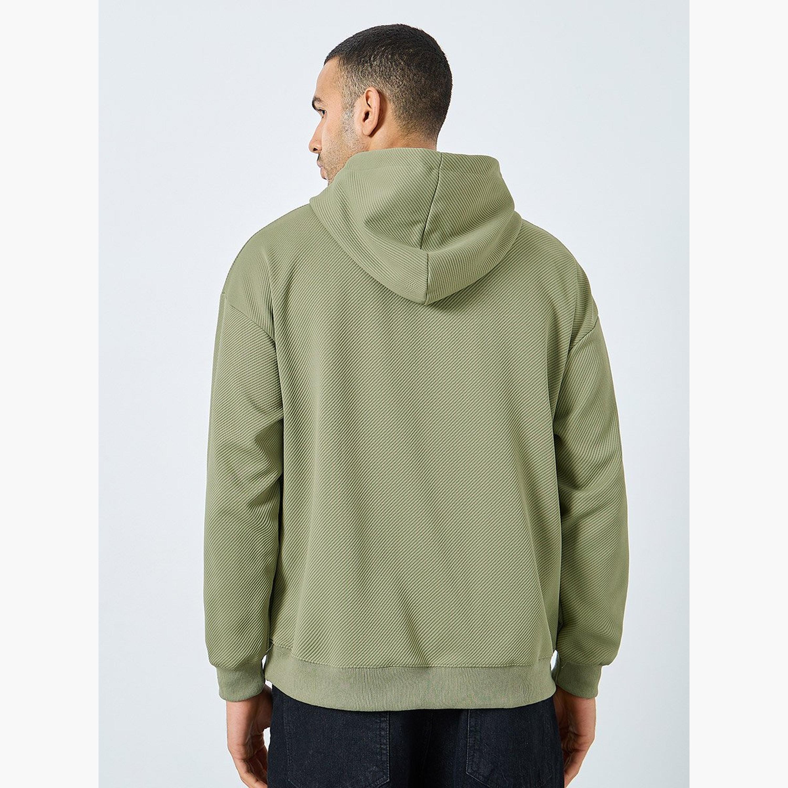 ستايلي - هودي مقاس كبير محبوك ومزخرف لون زيتوني-men-winterwear-hoodiesandsweatshirts-image-4