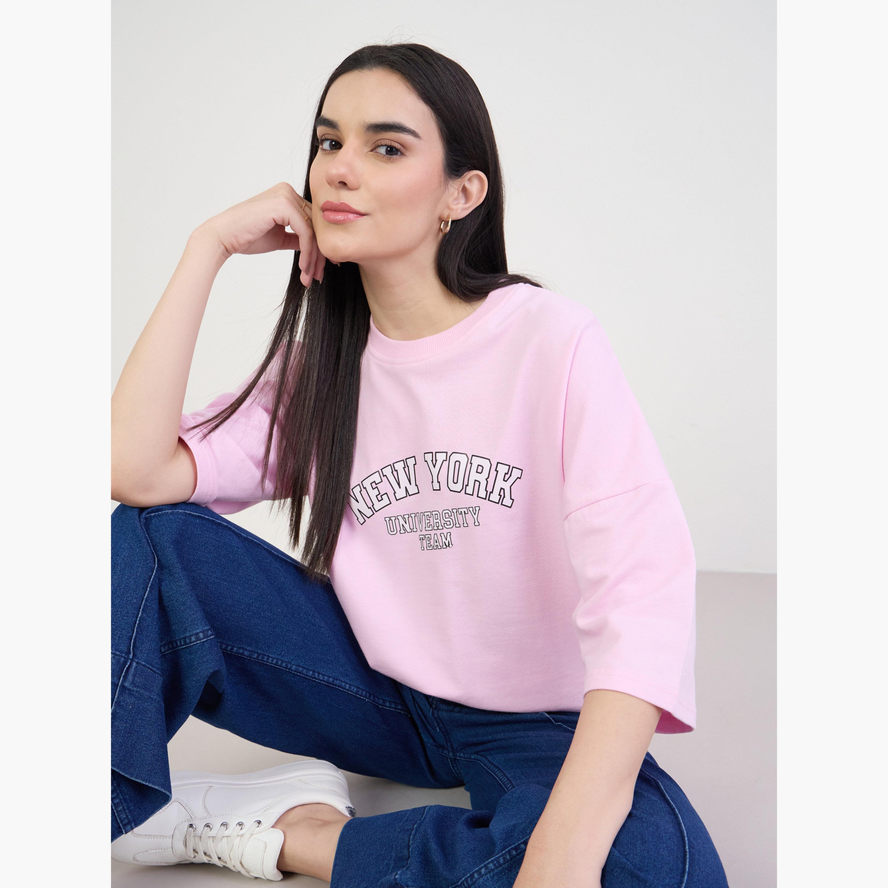 ستايلي - تي شيرت مقاس واسع برسومات نيويورك لون وردي-women-clothing-tshirts-image-3
