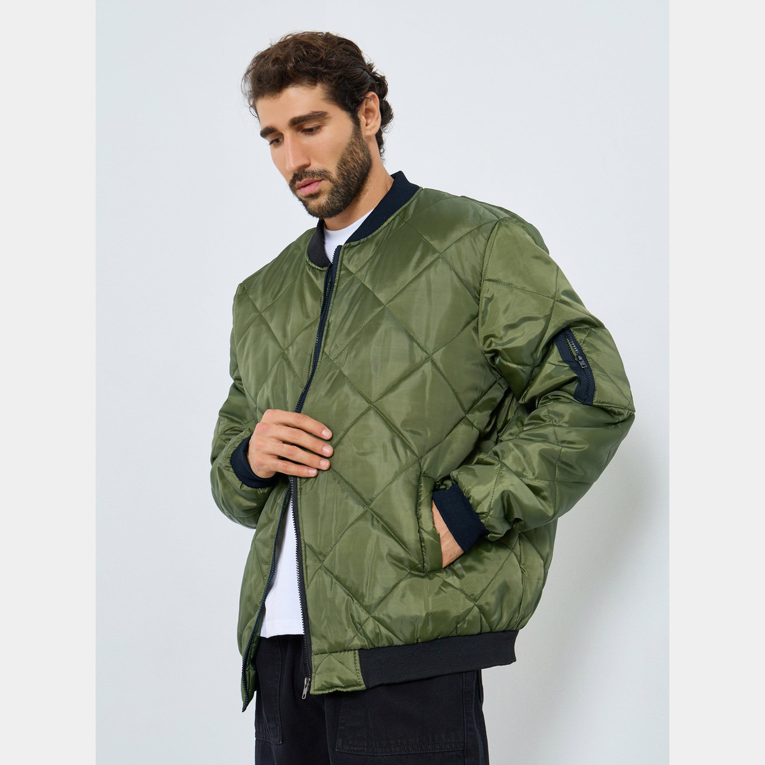 ستايلي - جاكيت رجالي خفيف الوزن مبطن برقبة دائرية وأكمام طويلة وسحاب-men-clothing-jacketsandblazers-jackets-image-1