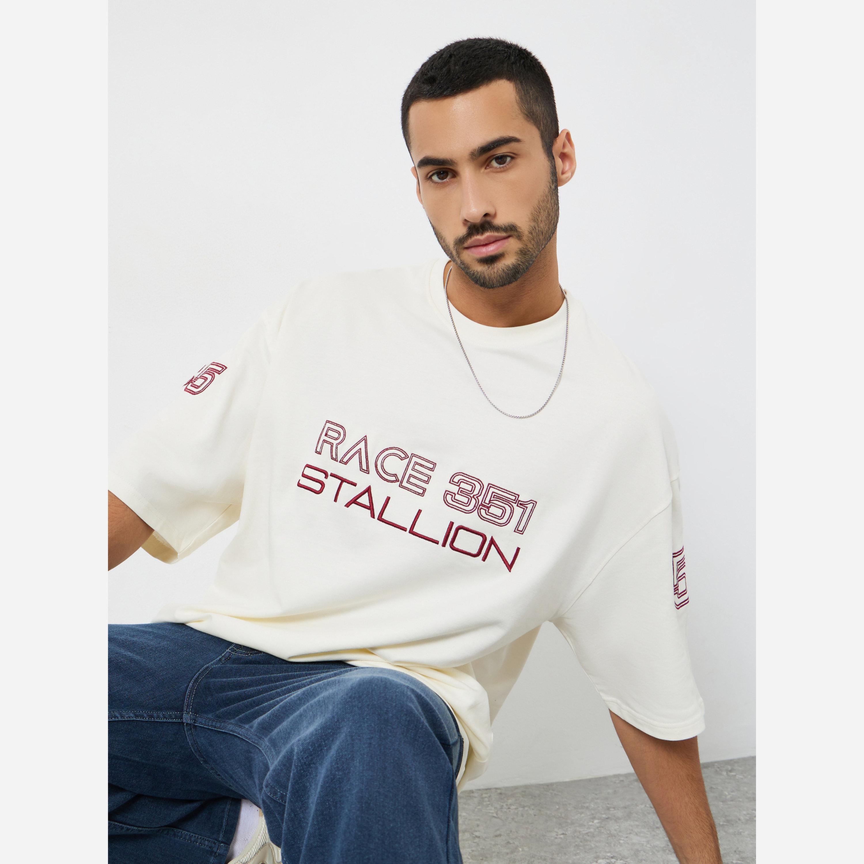 ستايلي - تيشيرت رجالي لون بيج طبعة قرافيكية وياقة مربعة-men-clothing-tshirtsandpolos-tshirts-image-3