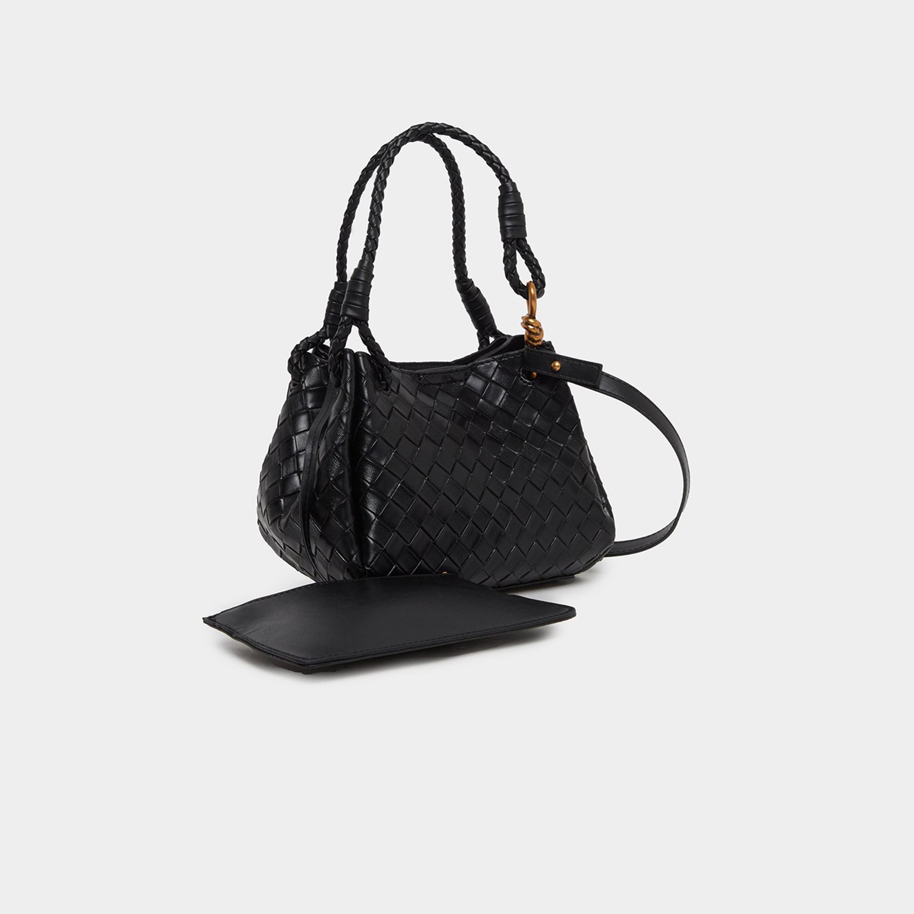 تيك تو - شنطة كتف جلدية منسوجة باللون الأسود-women-bagsandwallets-handbags-image-1