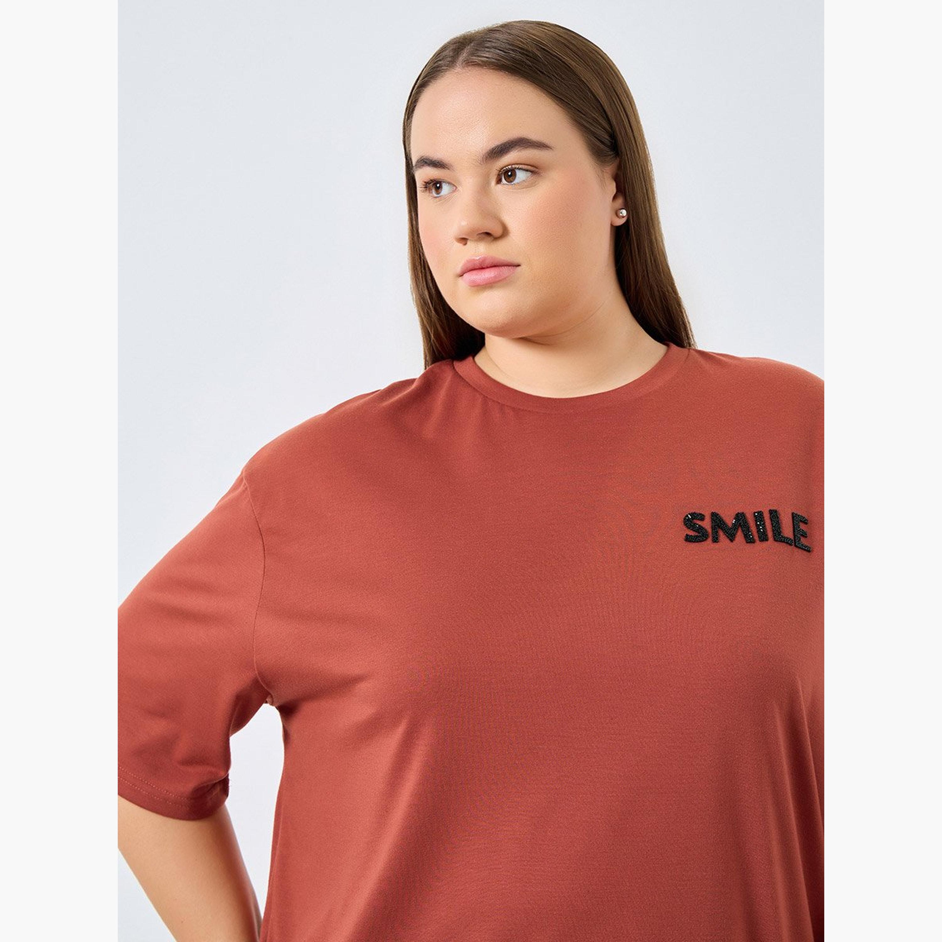 Styli Plus Size Red Slogan Print T-Shirt-women-clothing-tshirts-image-2