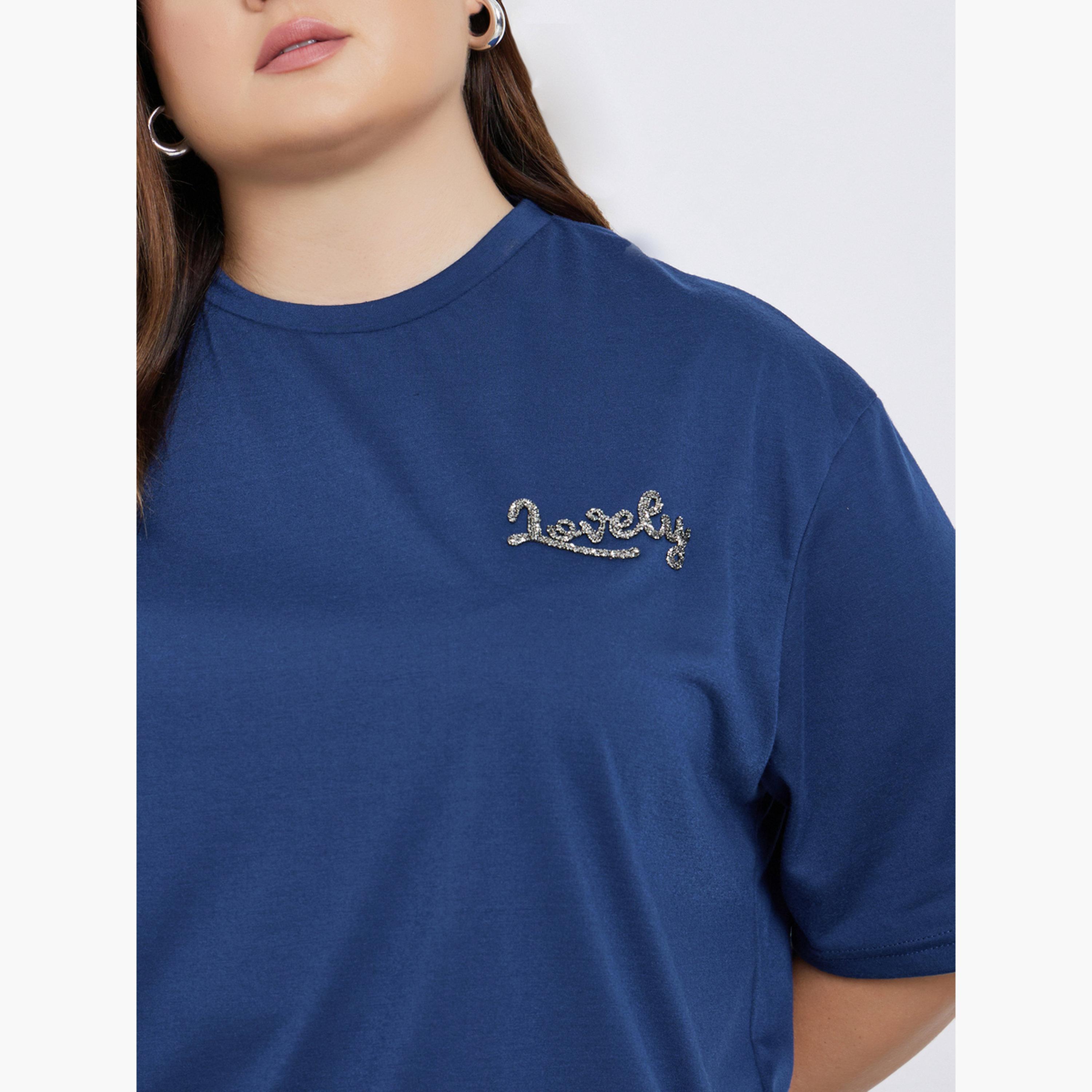 ستايلي - تي شيرت أزرق داكن مزخرف بشعار مقاس كبير-women-clothing-tshirts-image-3
