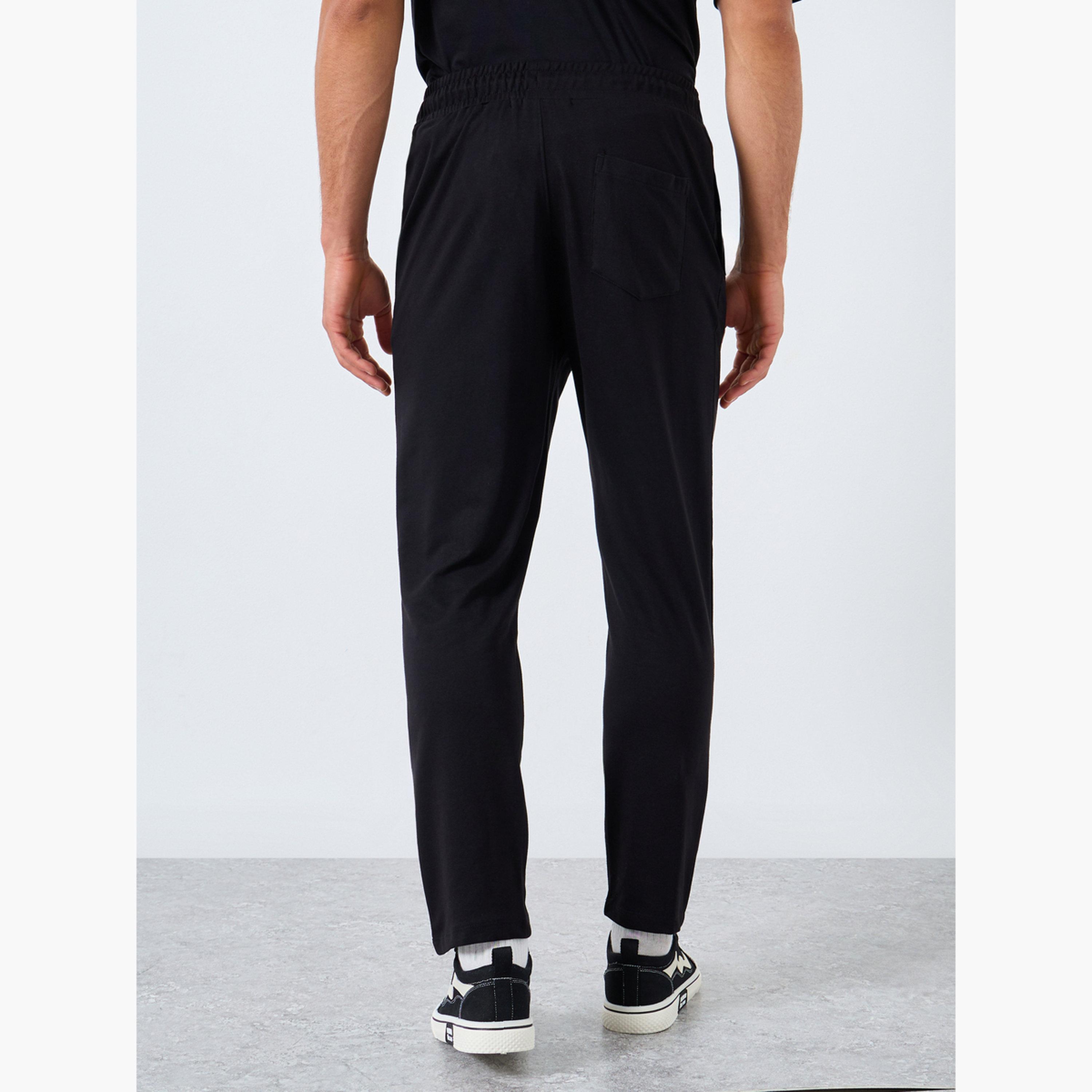 ستايلي - بنطال رياضي رجالي أسود بقصّة مستقيمة وطبعة بسيطة-men-clothing-bottoms-joggers-image-4