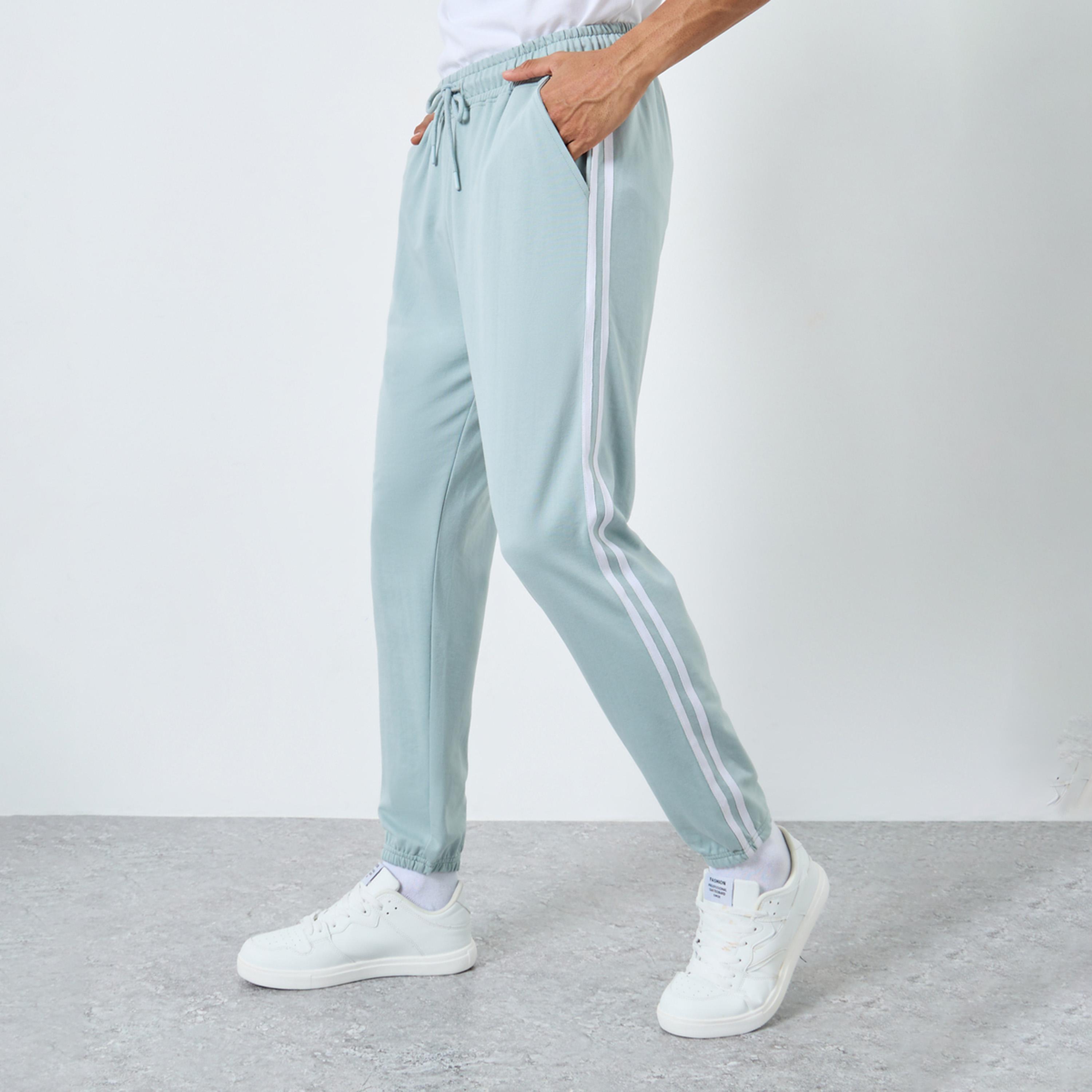 ستايلي - بنطال رياضي رجالي ضيق من تيري مع شريط جانبي-men-clothing-bottoms-joggers-image-1