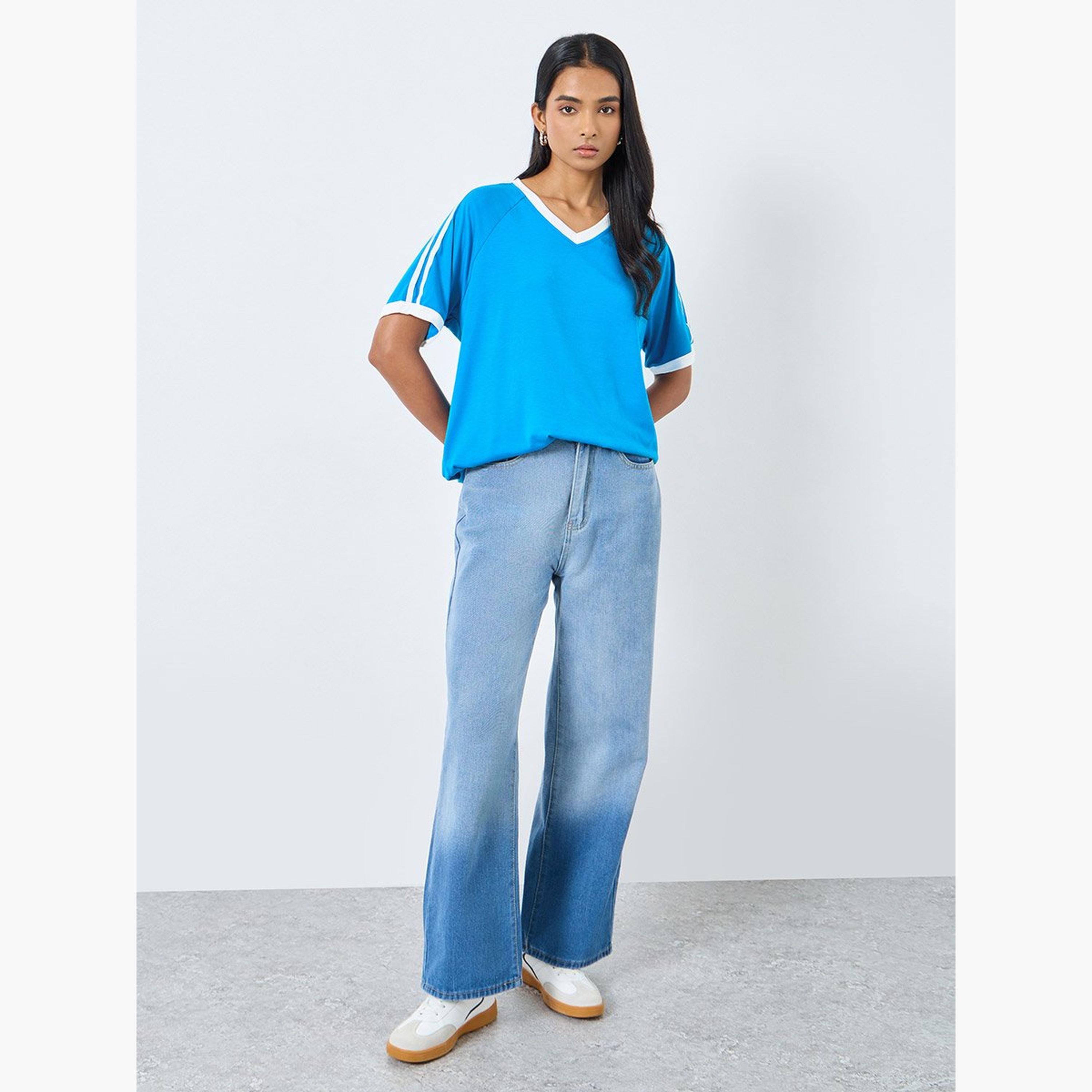 تيك تو - تي شيرت أزرق مقاس كبير برقبة على شكل حرف V-women-clothing-tshirts-image-2