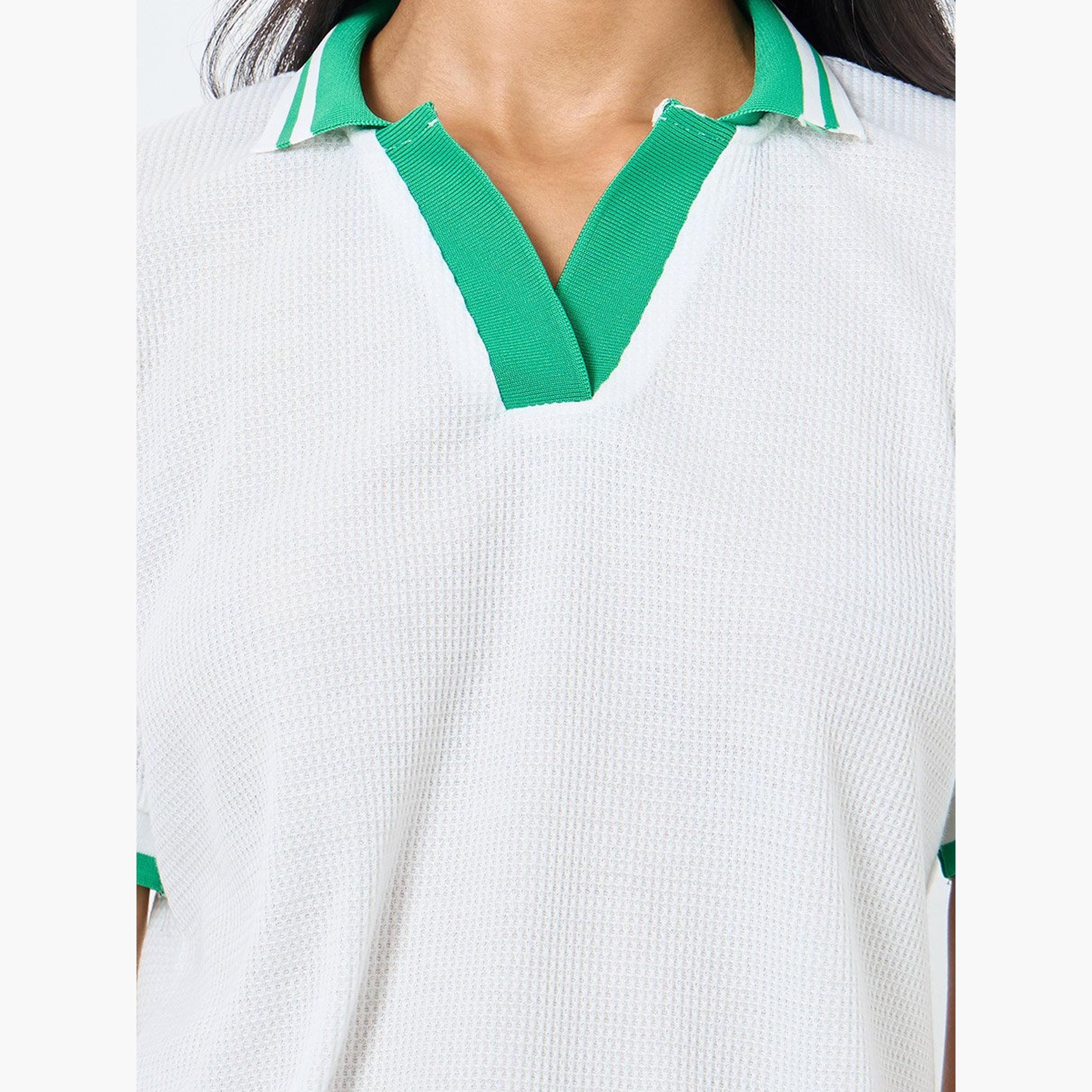 تيك تو - بلوزة بولو بيضاء للنساء مع حافة خضراء-women-clothing-tshirts-image-3