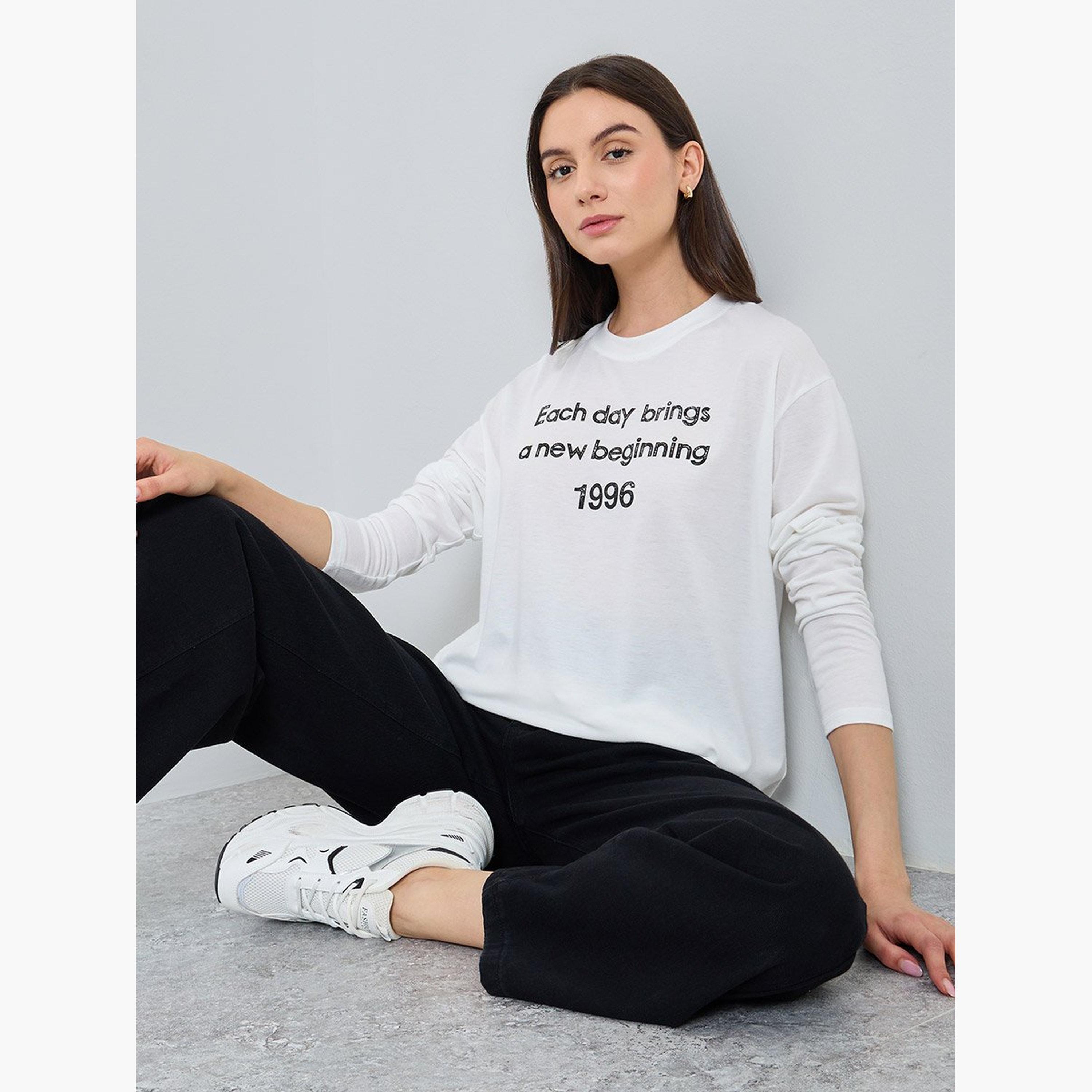 تيك تو - تي شيرت للنساء أبيض مقاس كبير بشعار-women-clothing-tshirts-image-3