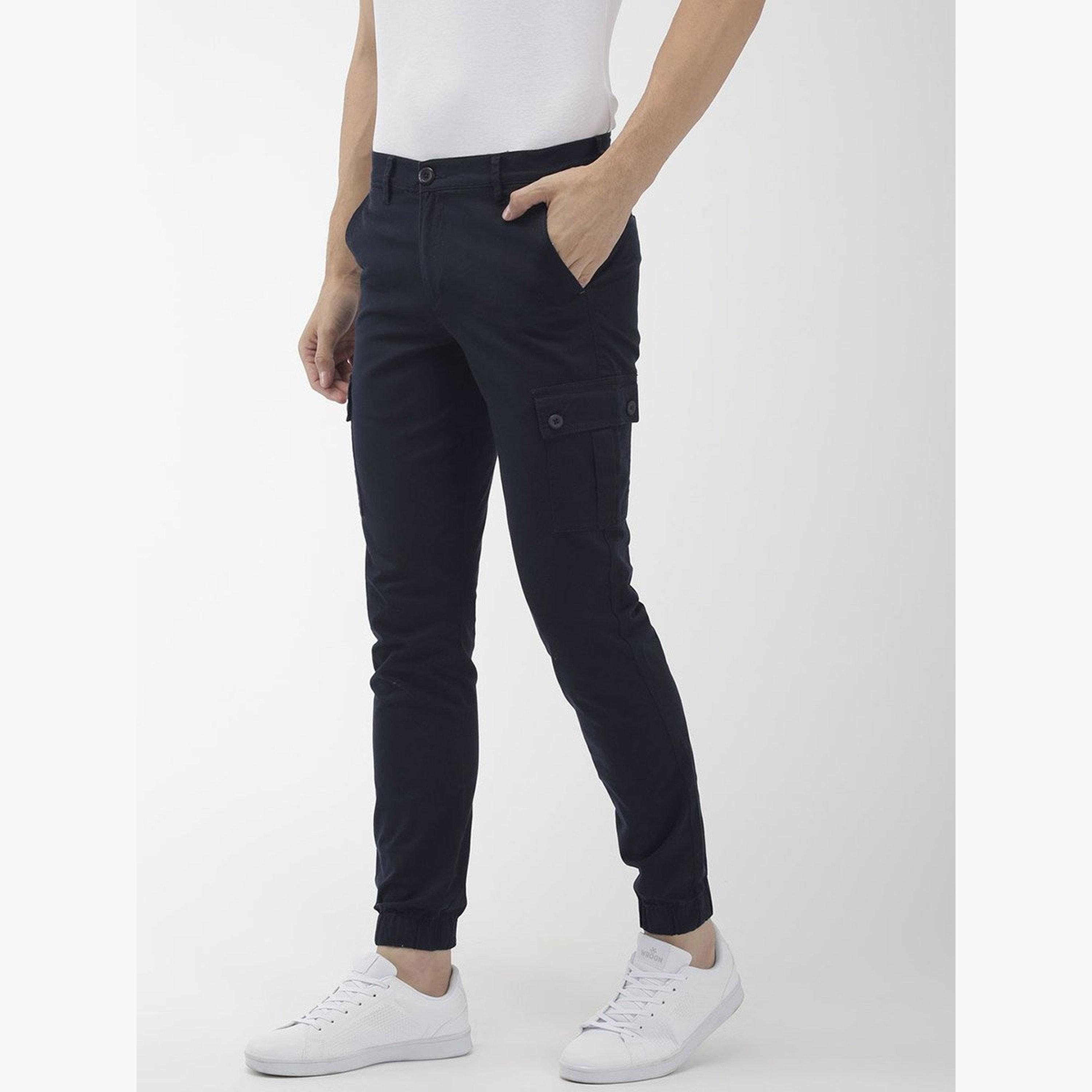 ذا انديان كراج كو × ستايلي - بنطال كارجو للرجال ضيق بخصر متوسط ​​باللون الأزرق البحري-men-clothing-bottoms-joggers-image-1
