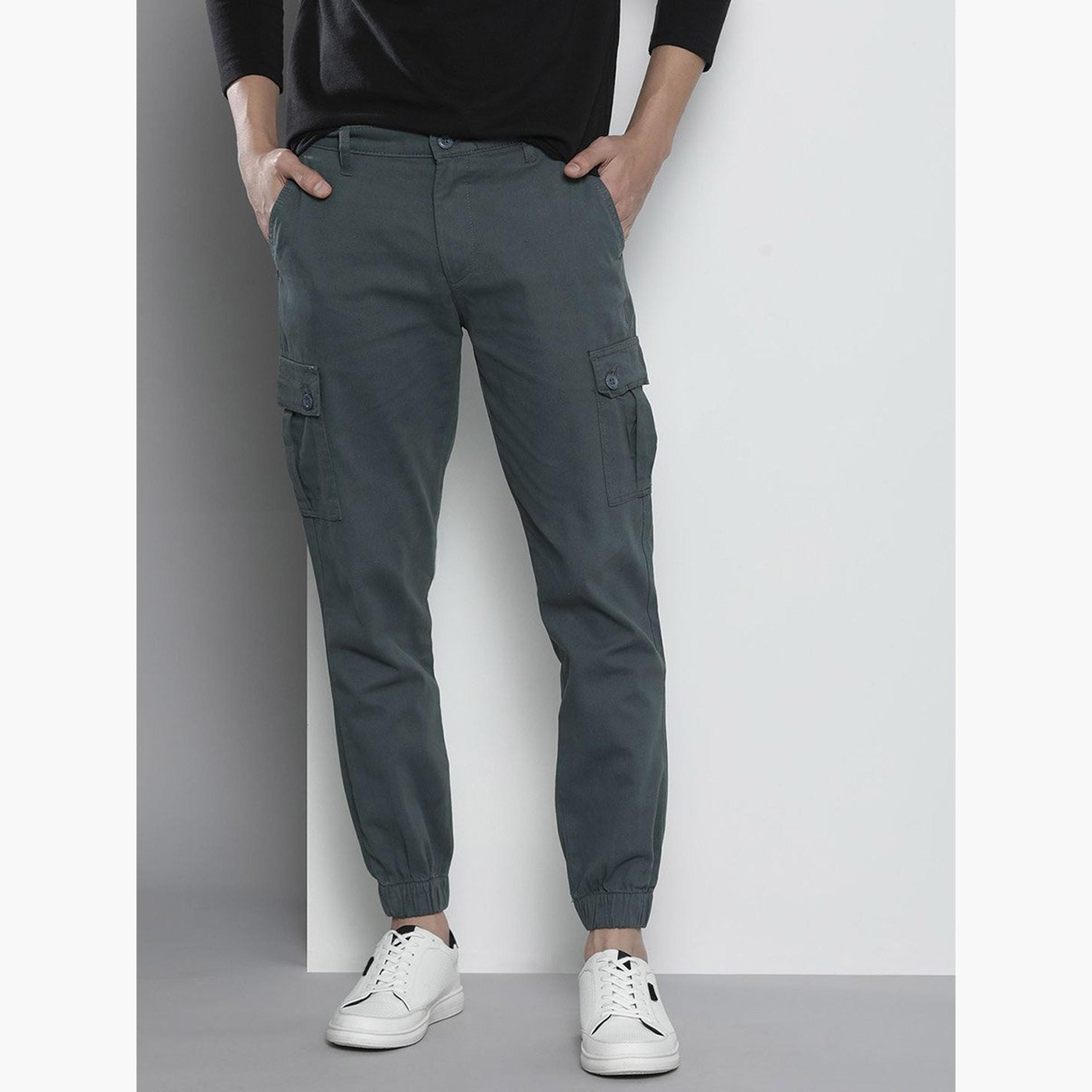 ذا انديان كراج كو × ستايلي - بنطال كارجو للرجال رمادي سادة تصميم ضيق-men-clothing-bottoms-joggers-image-2