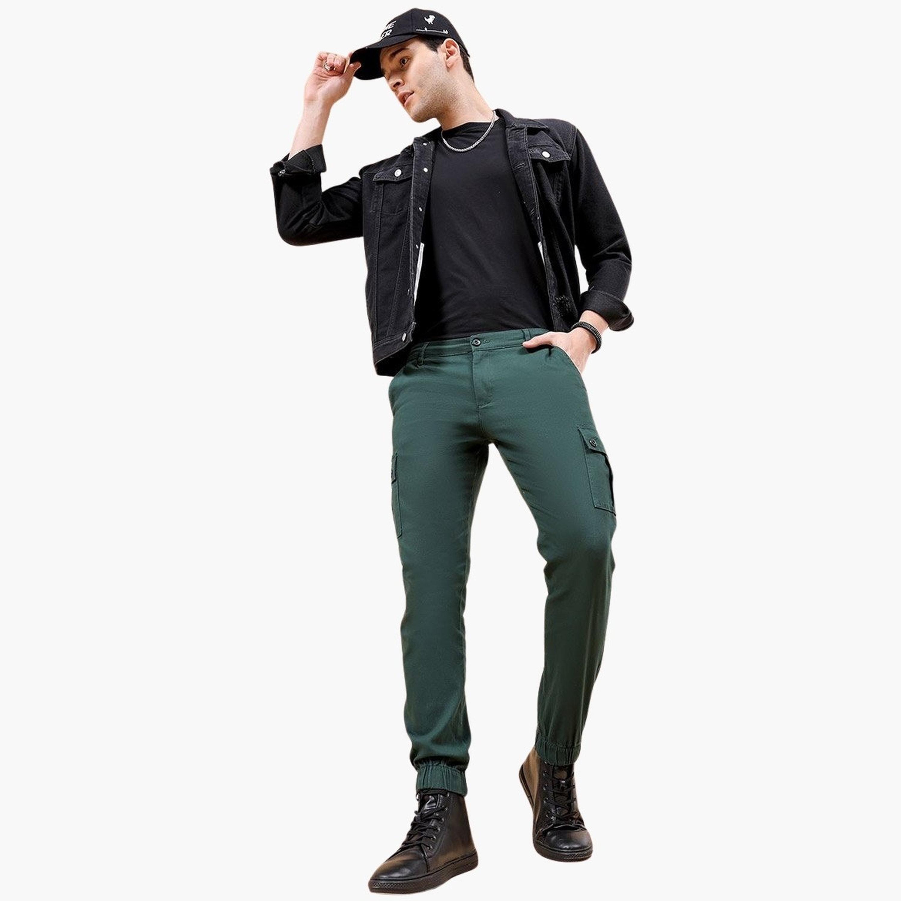 ذا انديان كراج كو × ستايلي - بنطال كارجو للرجال ضيق باللون الأخضر الداكن-men-clothing-bottoms-joggers-image-5
