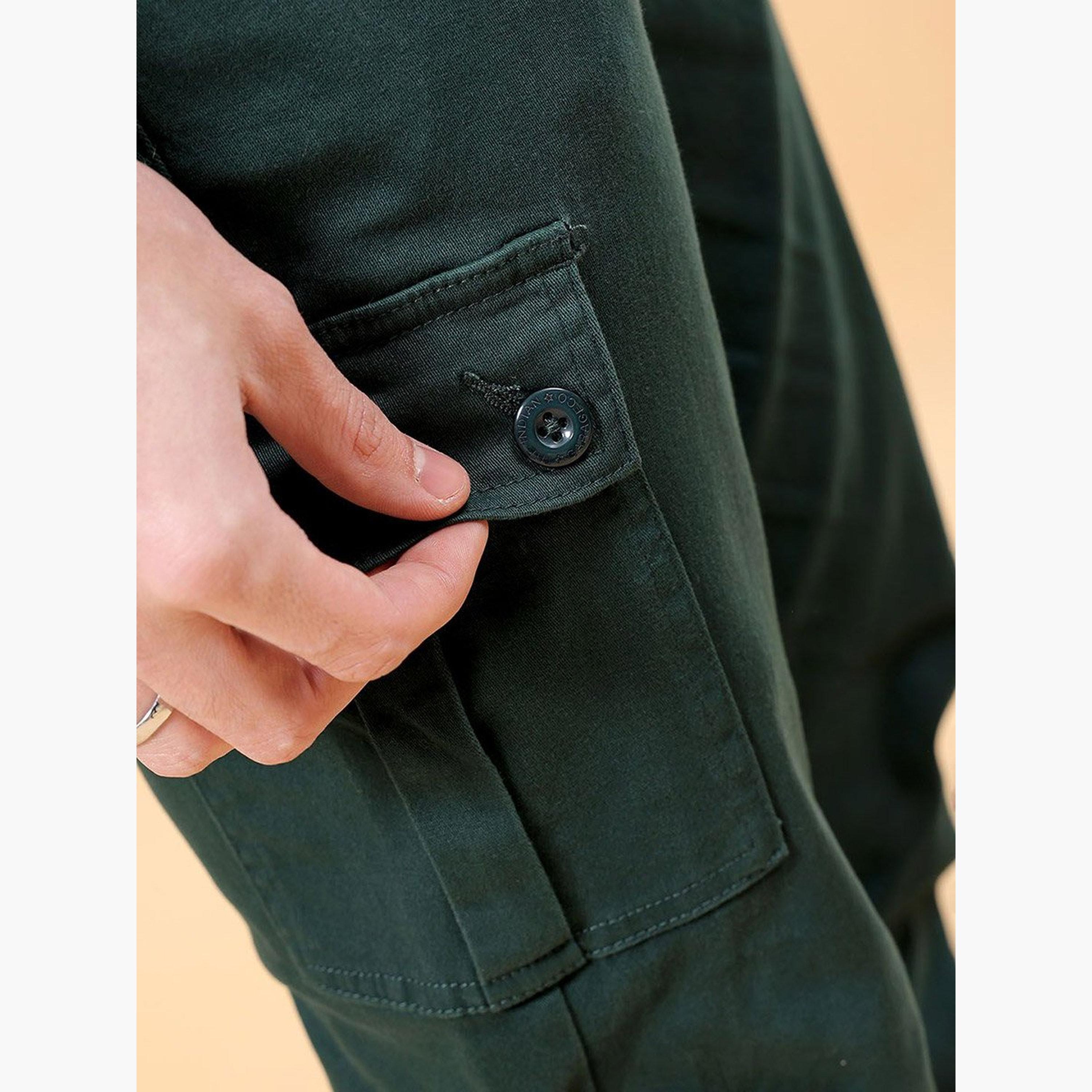 ذا انديان كراج كو × ستايلي - بنطال كارجو للرجال ضيق باللون الأخضر الداكن-men-clothing-bottoms-joggers-image-6