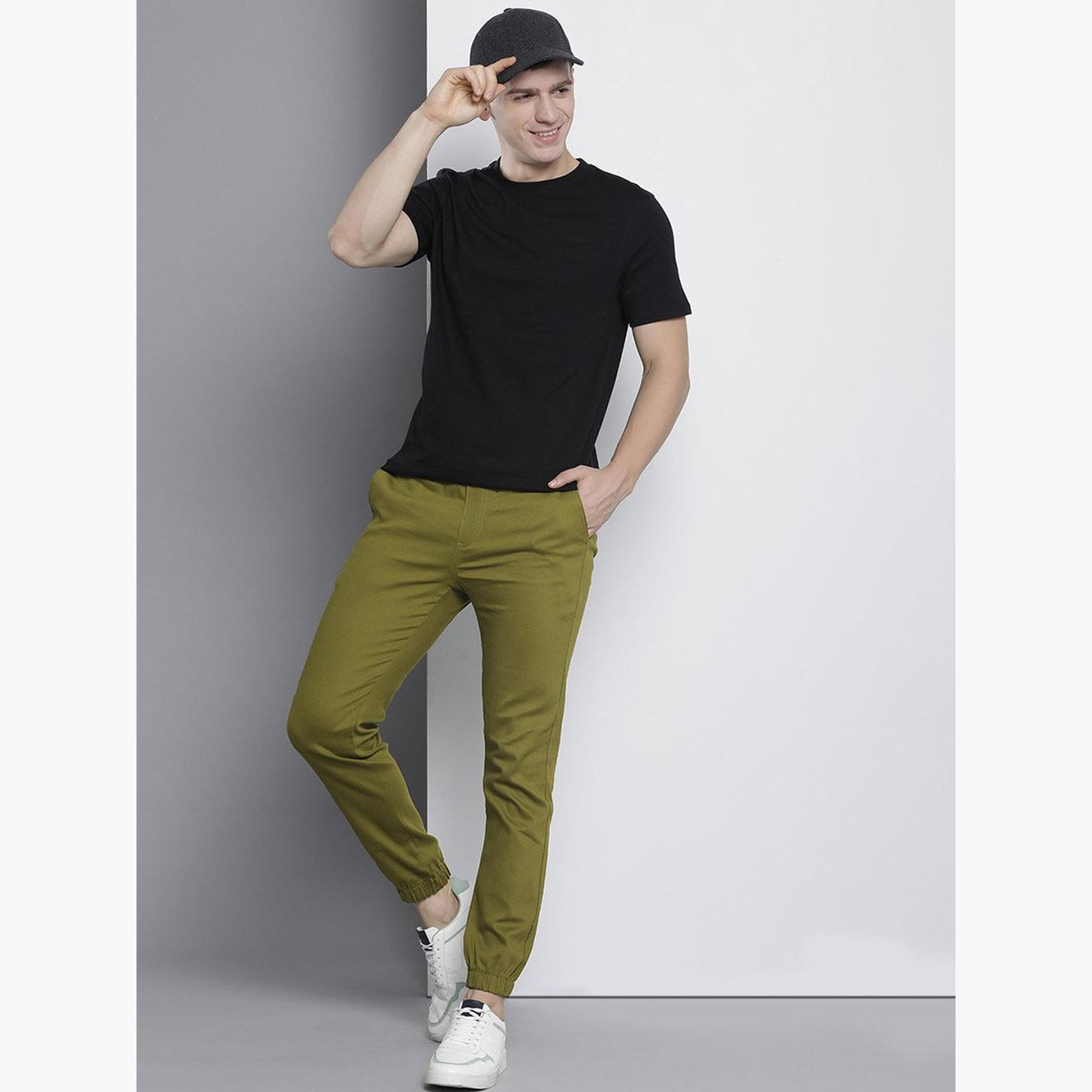 ذا انديان كراج كو × ستايلي - بنطال رياضي للرجال ضيق بلون زيتوني-men-clothing-bottoms-joggers-image-5
