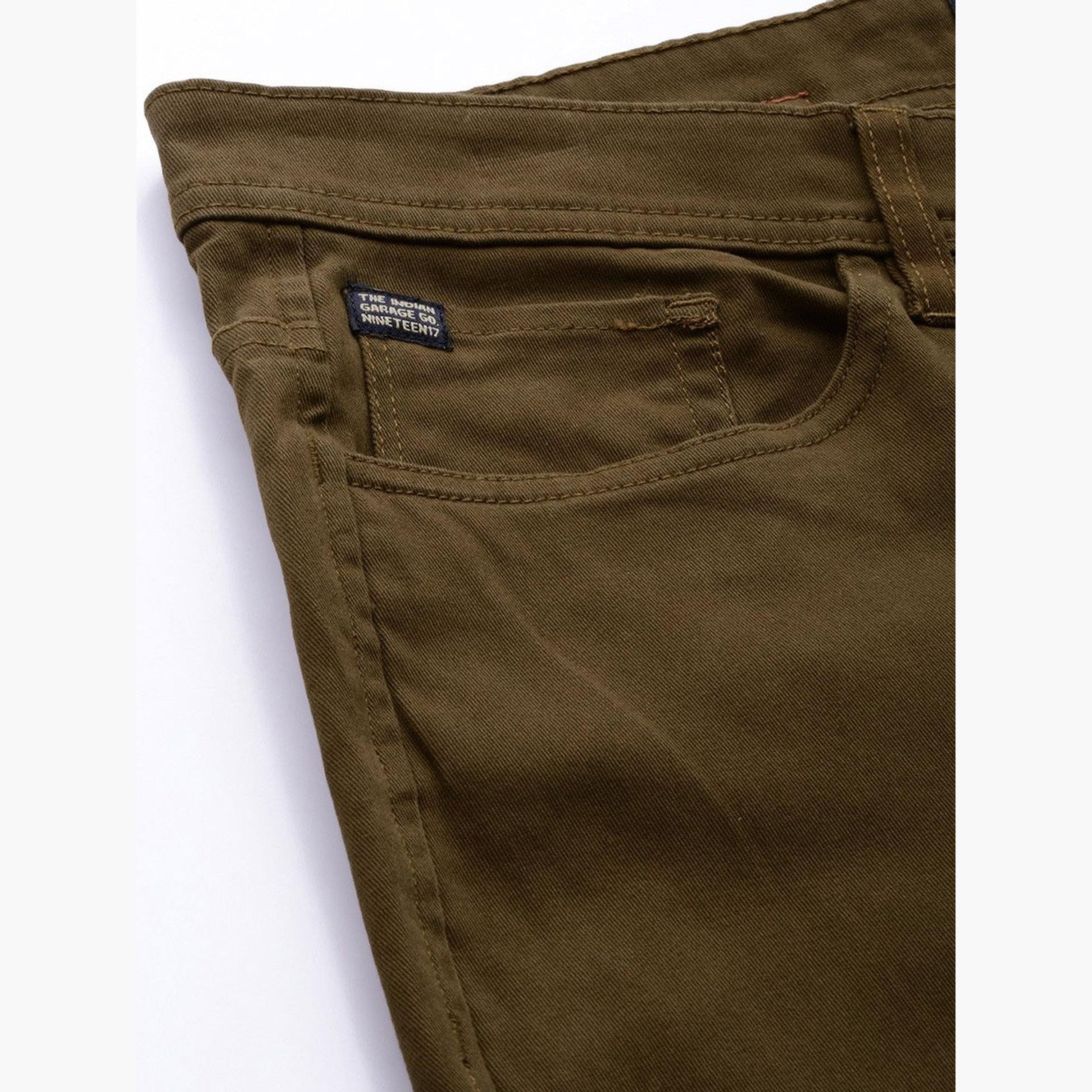 ذا انديان كراج كو × ستايلي - بنطال تشينو للرجال بني اللون متوسط ​​الارتفاع تصميم ضيق-men-clothing-bottoms-trousersandchinos-chinos-image-1