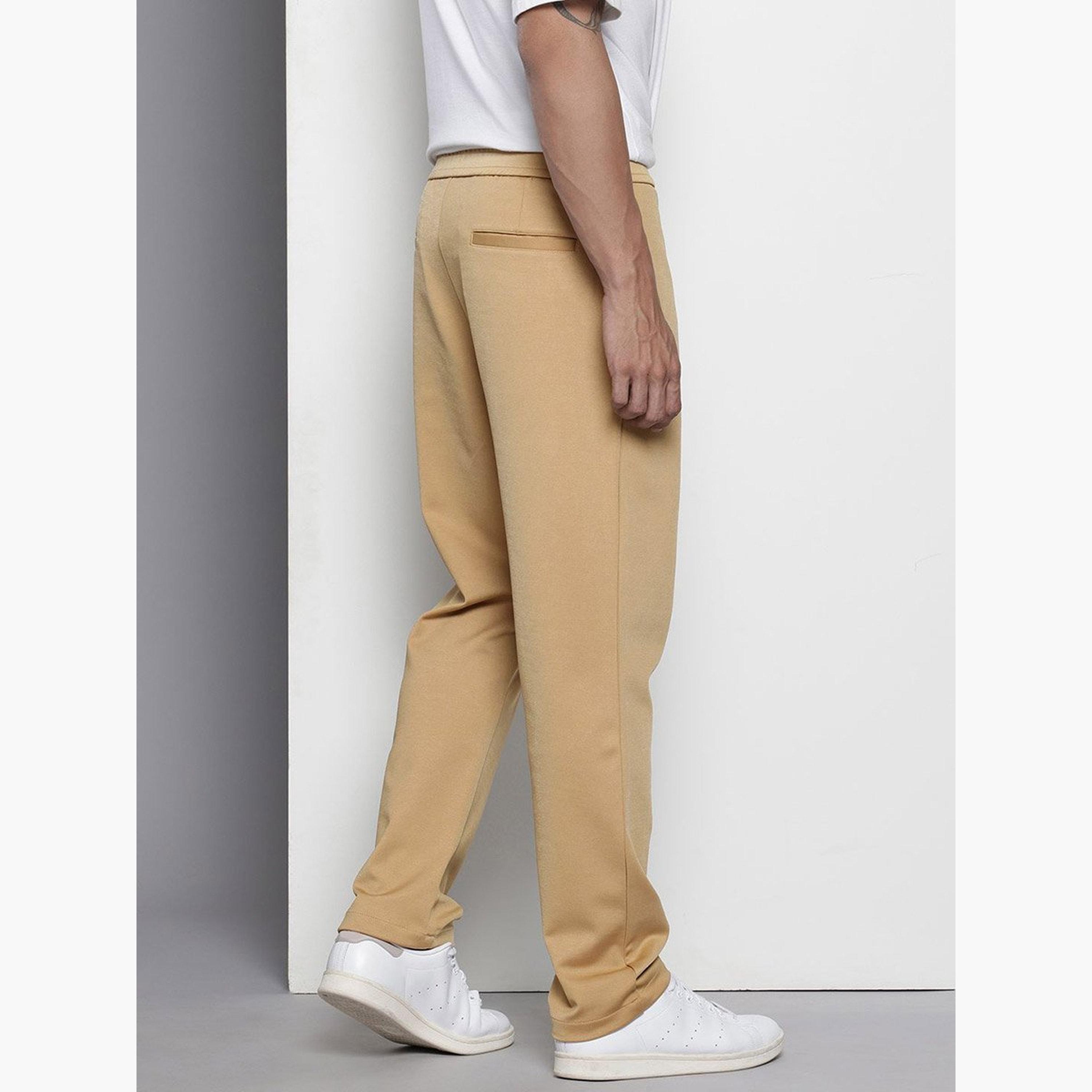 ذا انديان كراج كو × ستايلي - بنطال تشينو للرجال قصّة مريحة باللون البني-men-clothing-bottoms-trousersandchinos-chinos-image-4