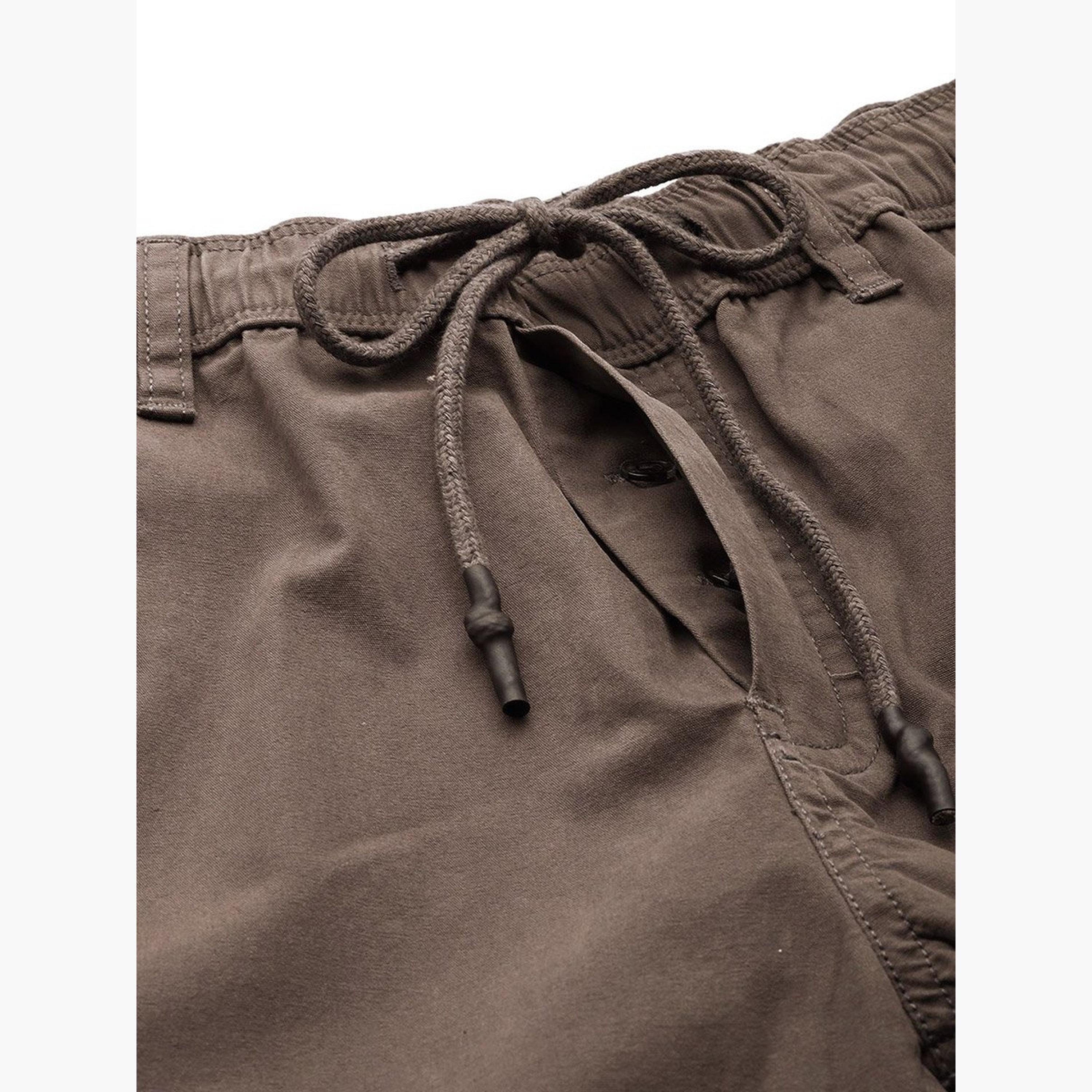 ذا انديان كراج كو × ستايلي - بنطال رياضي للرجال بني اللون تصميم نحيف وأساور-men-clothing-sportswearandactivewear-bottoms-joggers-image-4