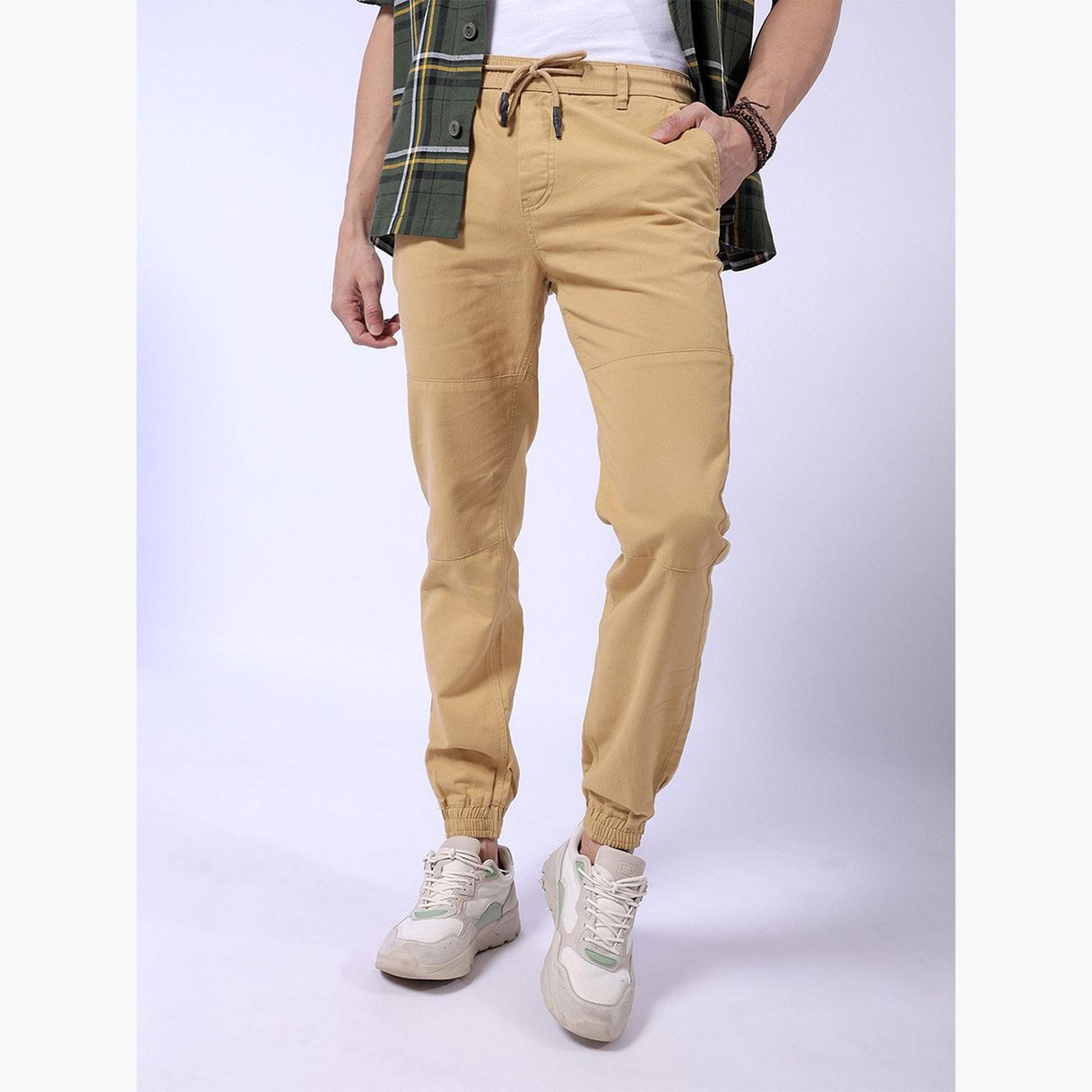 ذا انديان كراج كو × ستايلي - بنطال رياضي للرجال ضيق باللون البيج-men-clothing-sportswearandactivewear-bottoms-joggers-image-1