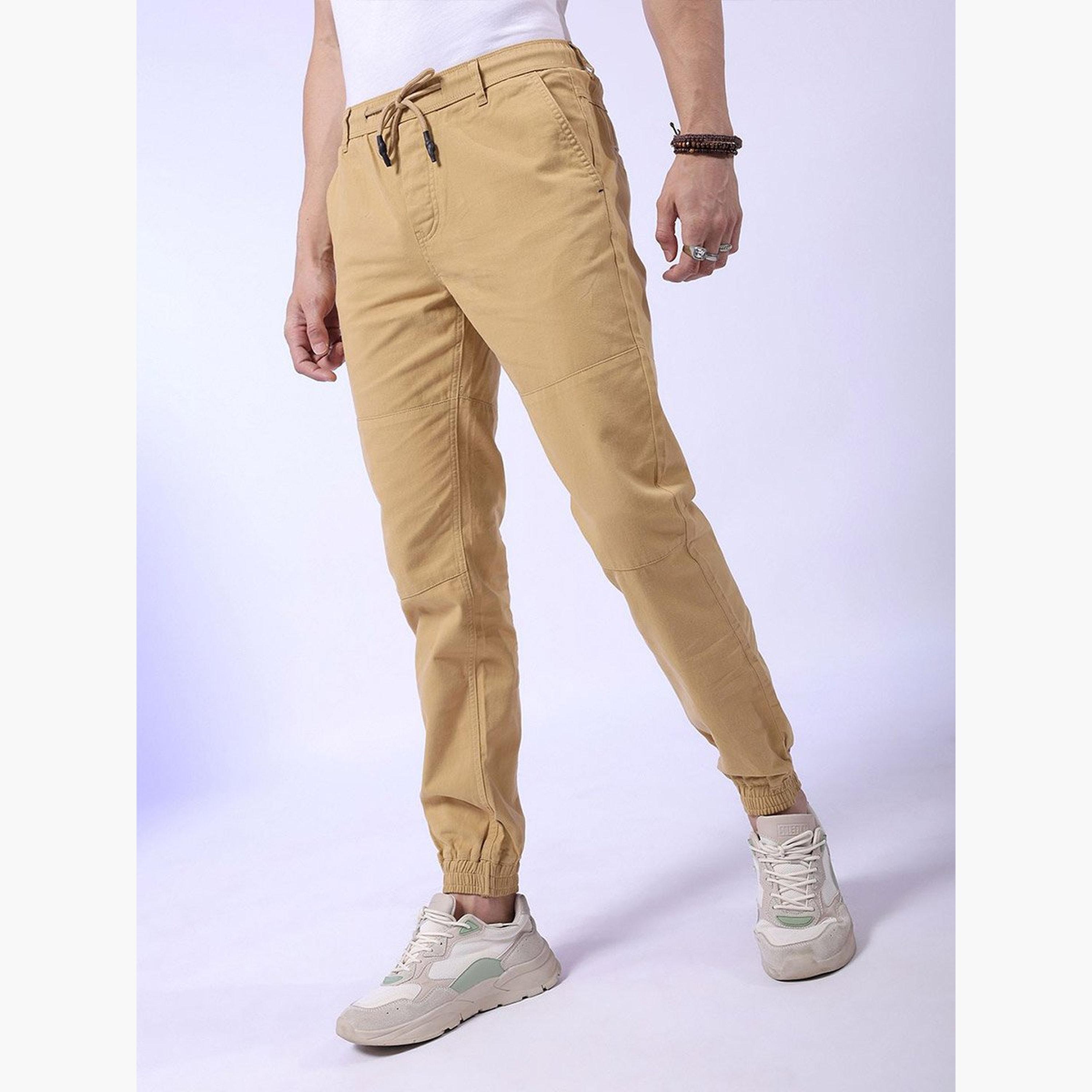 ذا انديان كراج كو × ستايلي - بنطال رياضي للرجال ضيق باللون البيج-men-clothing-sportswearandactivewear-bottoms-joggers-image-2