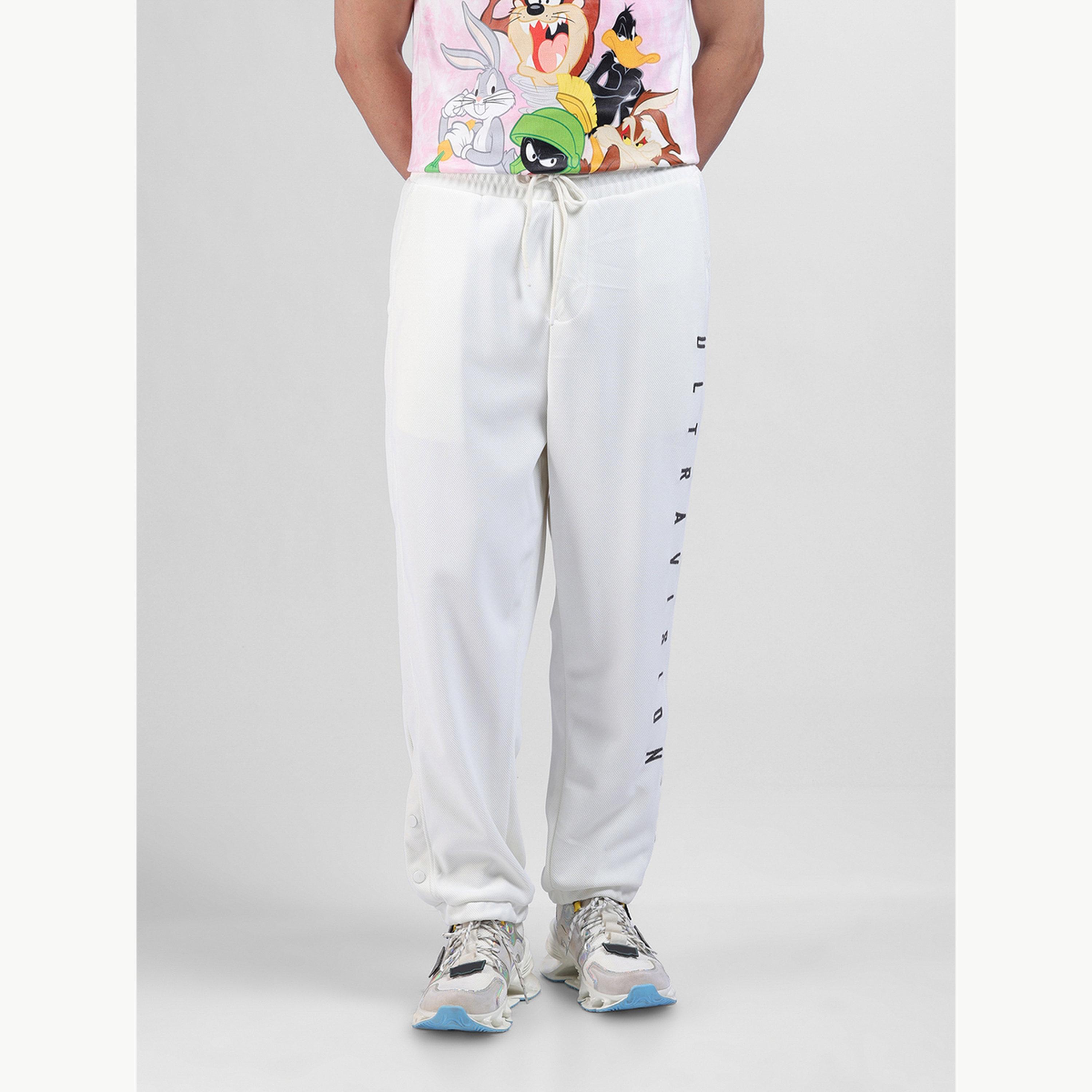 جوغر رجالي أبيض مطرز بقصة مريحة-men-clothing-bottoms-joggers-image-1