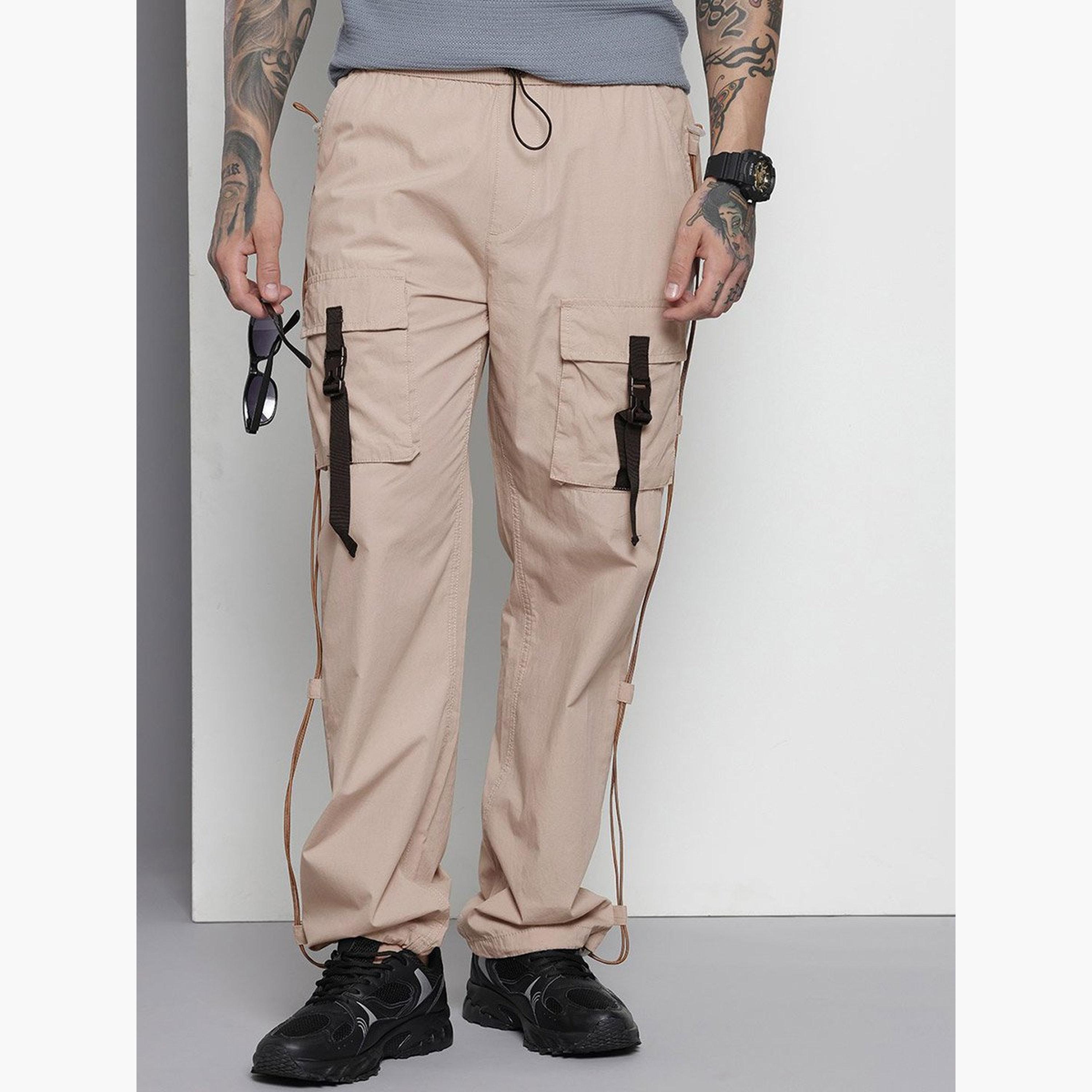 ذا انديان كراج كو × ستايلي - بنطال رياضي للرجال قصّة مريحة باللون البيج-men-clothing-sportswearandactivewear-bottoms-joggers-image-1