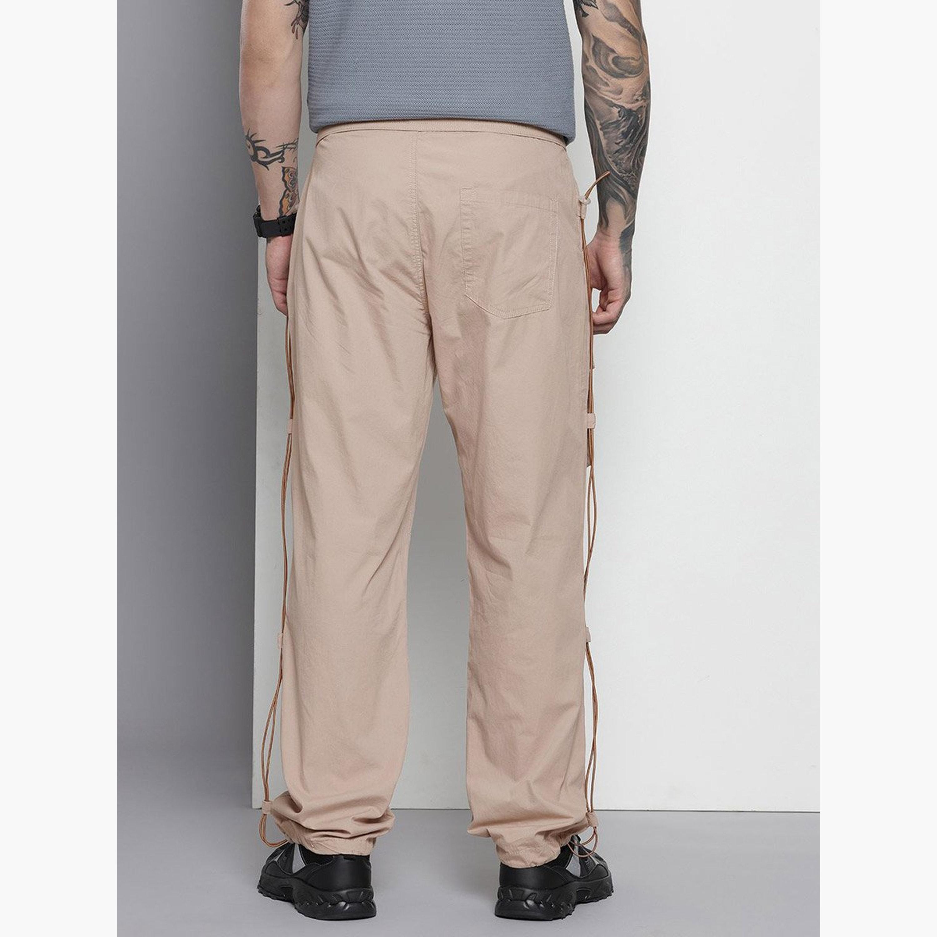 ذا انديان كراج كو × ستايلي - بنطال رياضي للرجال قصّة مريحة باللون البيج-men-clothing-sportswearandactivewear-bottoms-joggers-image-3