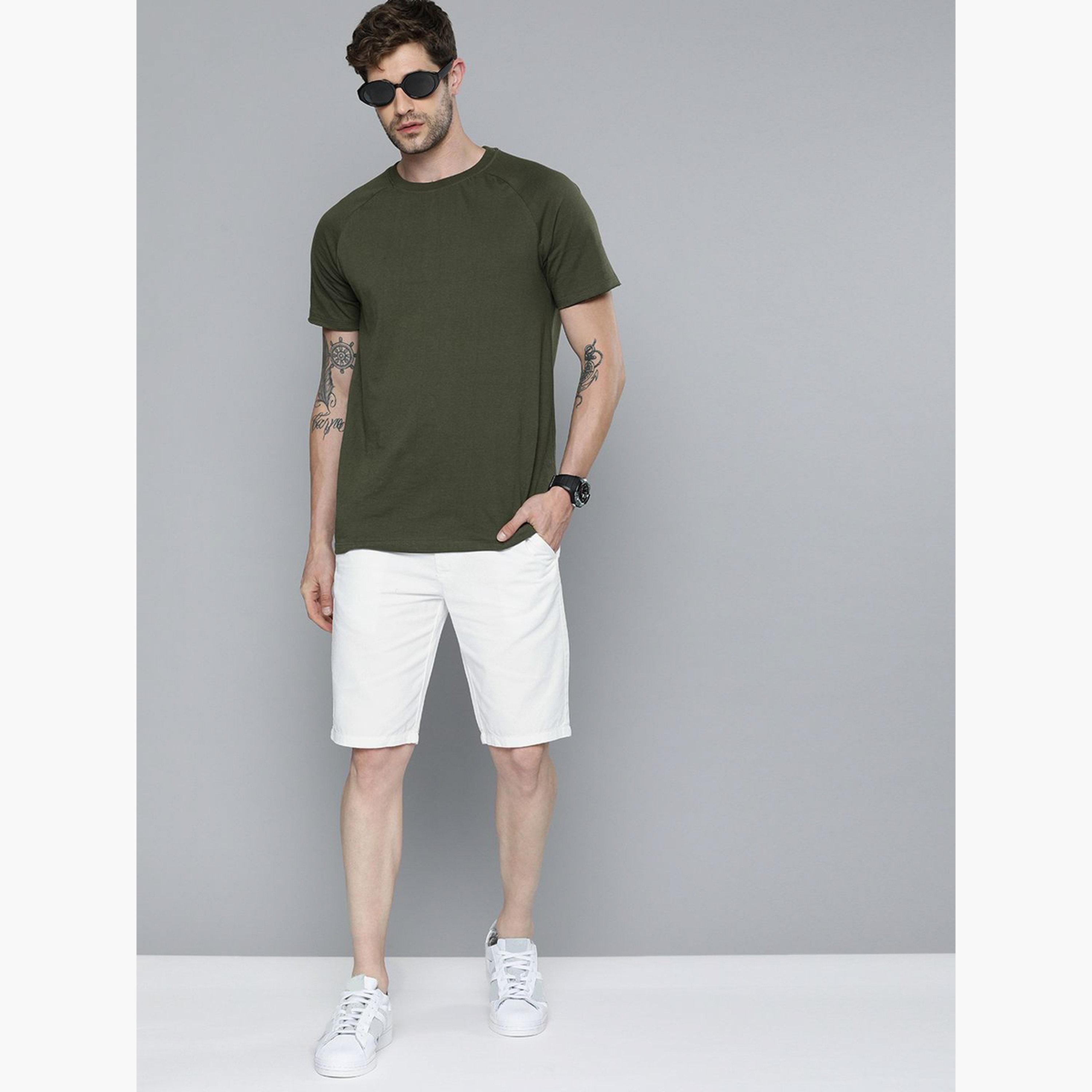ذا انديان كراج كو × ستايلي - شورت رجالي أبيض تصميم نحيف سادة-men-clothing-bottoms-shorts-image-2