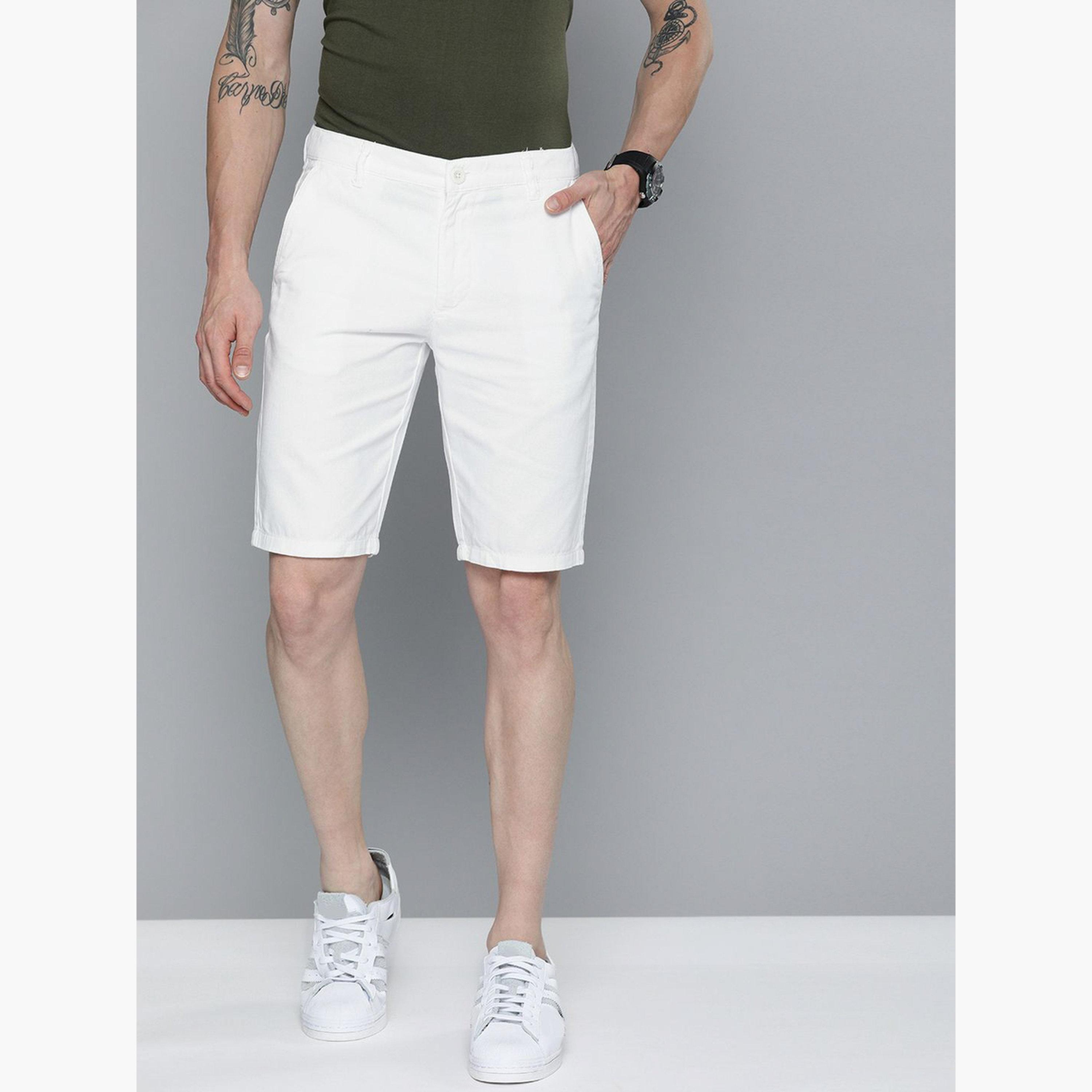 ذا انديان كراج كو × ستايلي - شورت رجالي أبيض تصميم نحيف سادة-men-clothing-bottoms-shorts-image-4