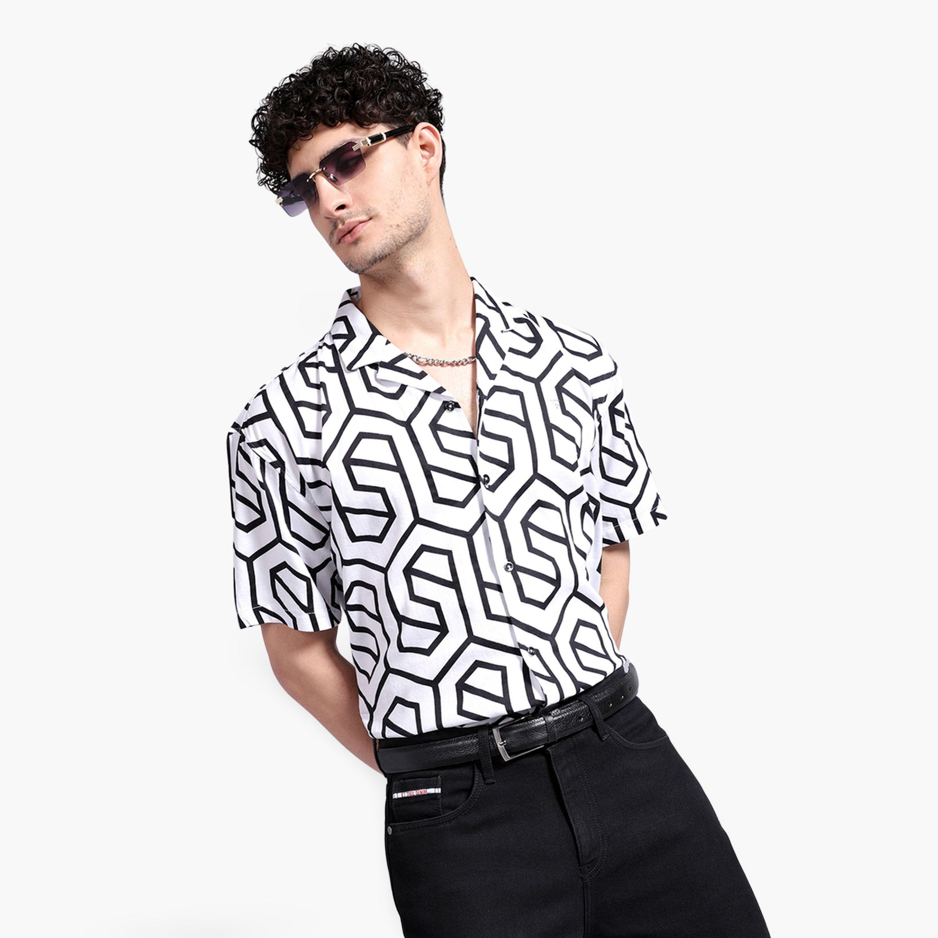 ذا انديان كراج كو × ستايلي - قميص رجالي مريح بطبعة أشكال هندسية لون أبيض-men-clothing-shirts-image-1