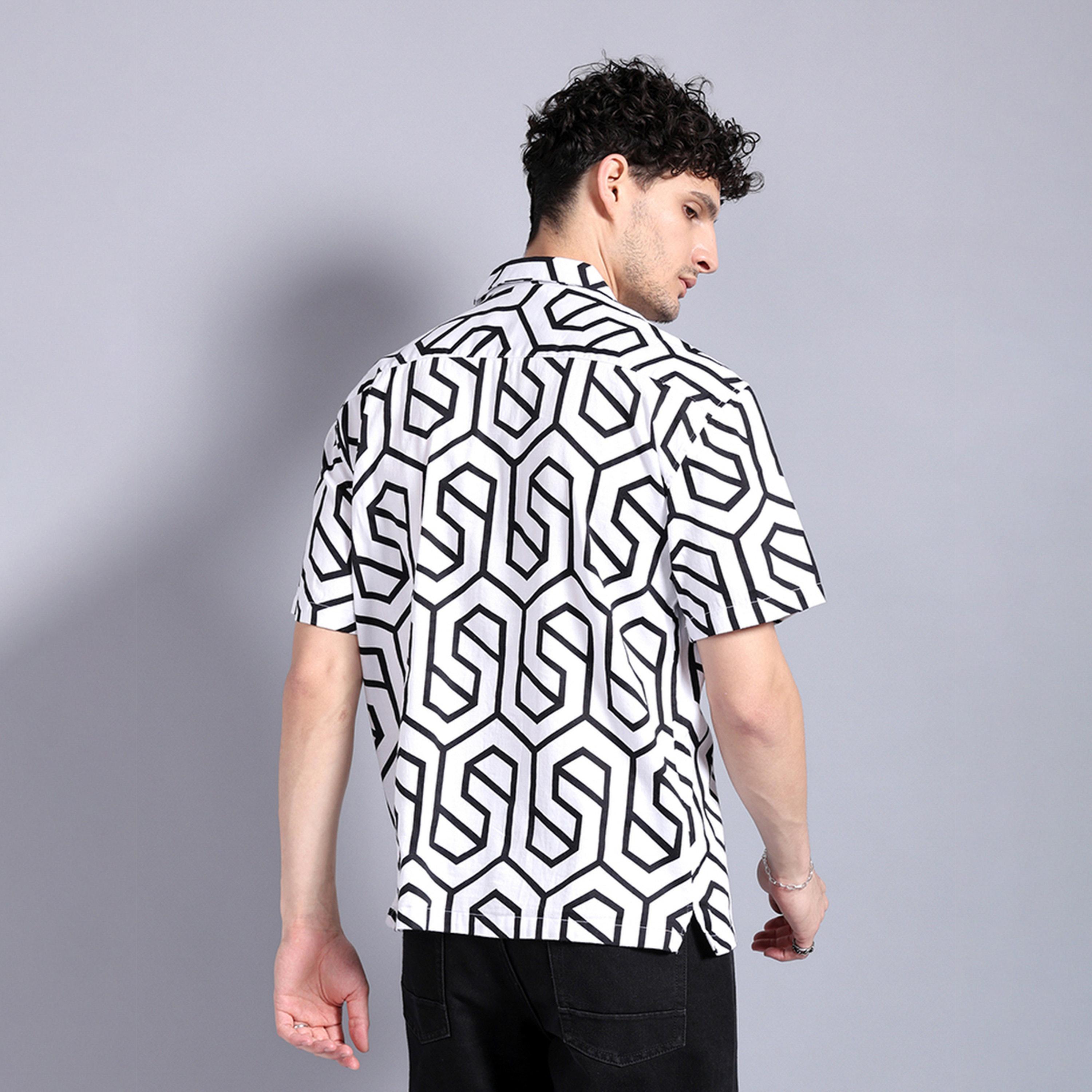 ذا انديان كراج كو × ستايلي - قميص رجالي مريح بطبعة أشكال هندسية لون أبيض-men-clothing-shirts-image-4