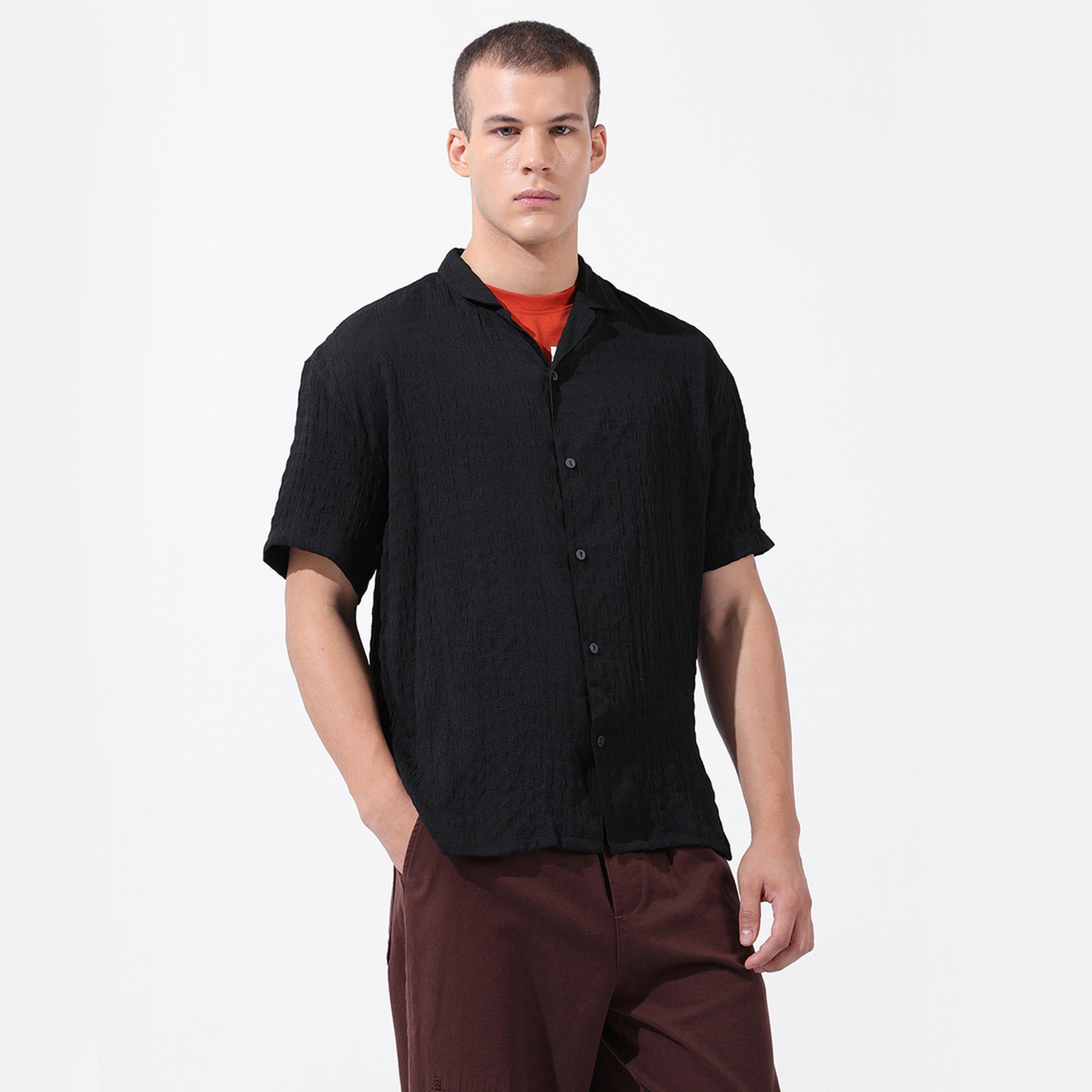 ذا انديان كراج كو × ستايلي - قميص رجالي أسود بياقة واسعة ومزخرفة-men-clothing-shirts-image-3