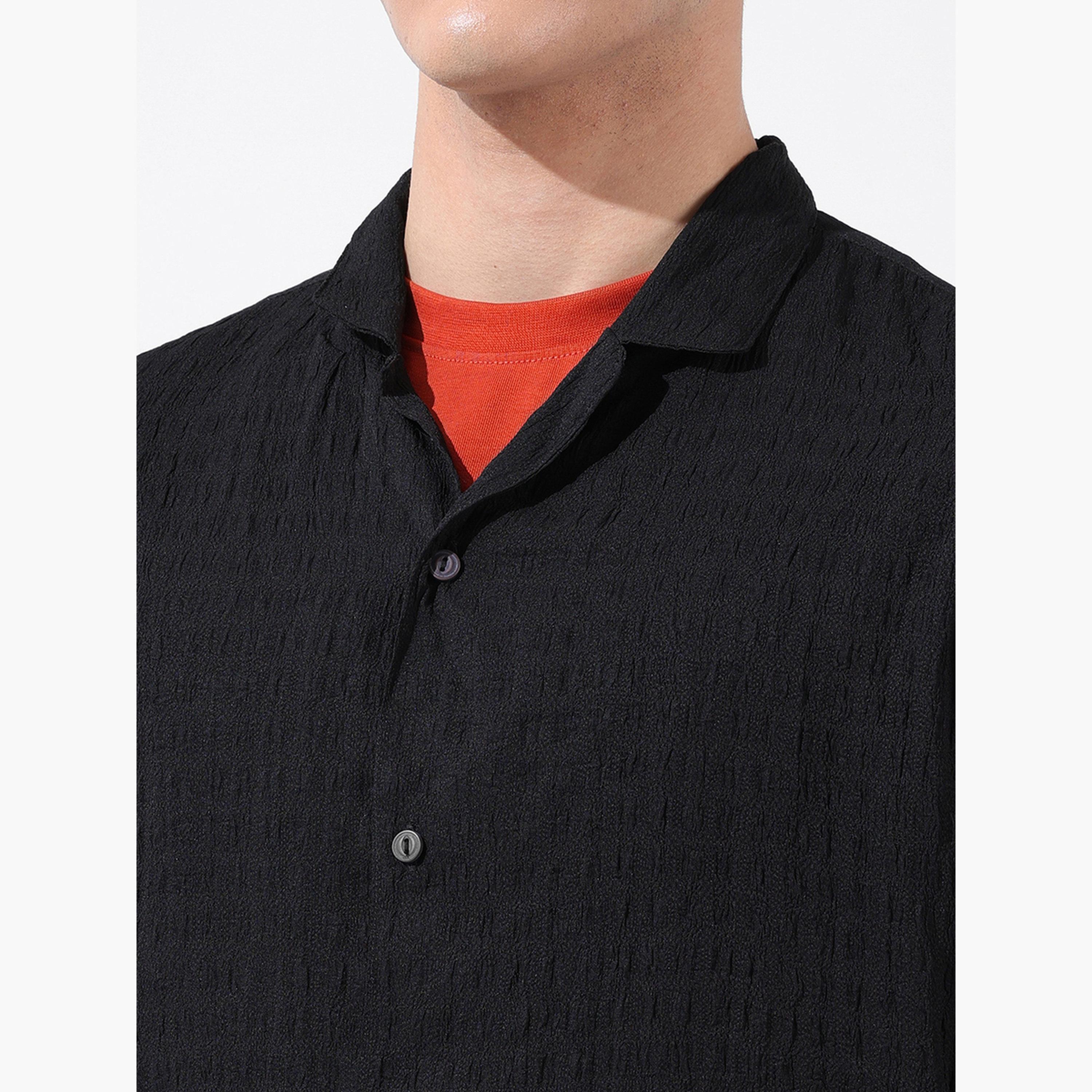 ذا انديان كراج كو × ستايلي - قميص رجالي أسود بياقة واسعة ومزخرفة-men-clothing-shirts-image-5