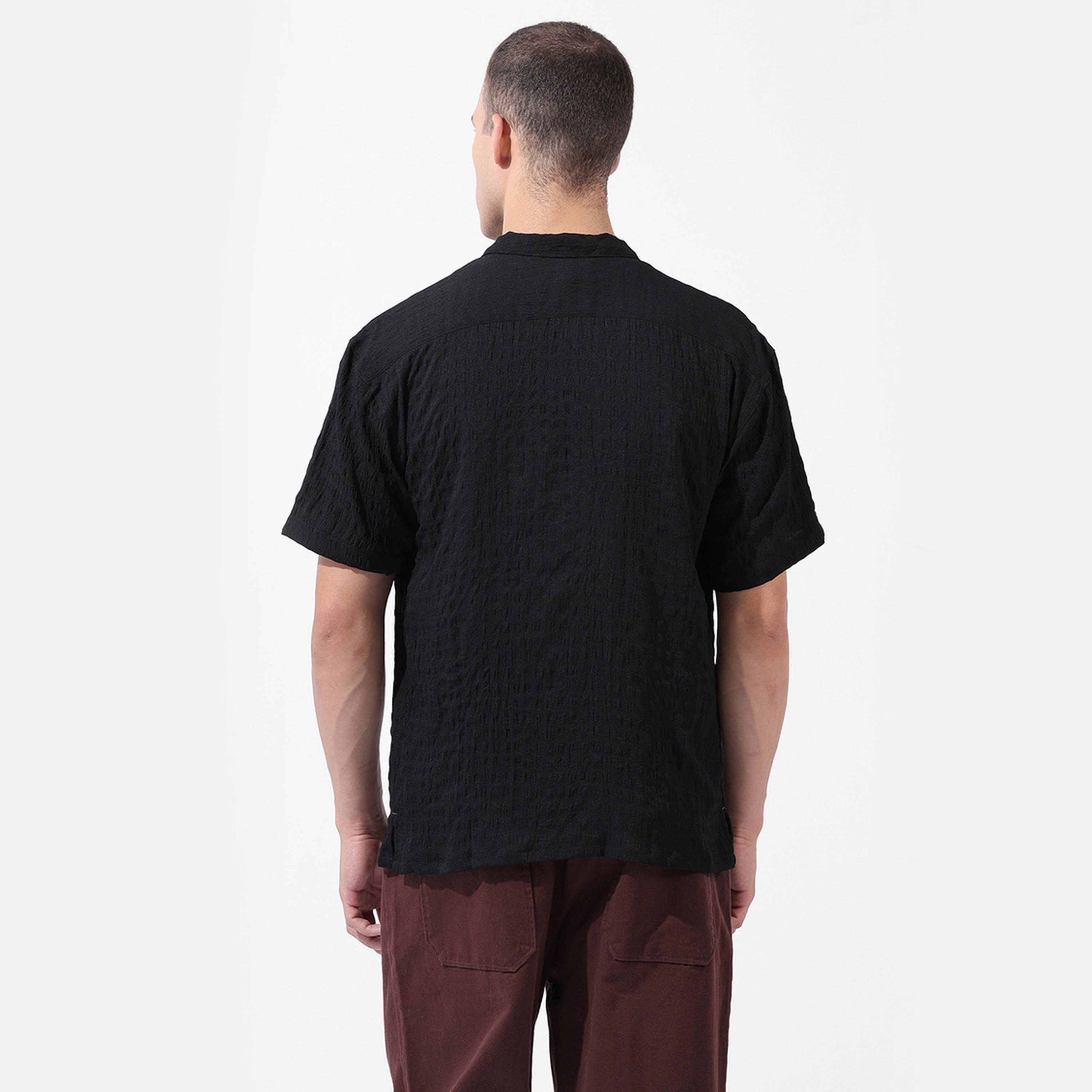 ذا انديان كراج كو × ستايلي - قميص رجالي أسود بياقة واسعة ومزخرفة-men-clothing-shirts-image-6