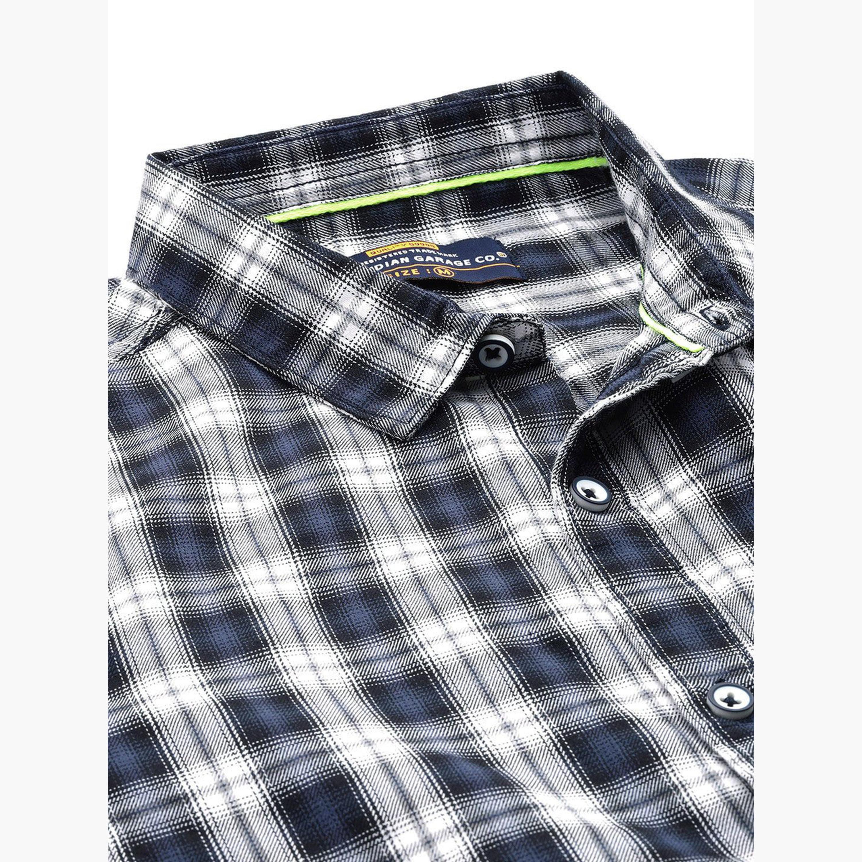 ذا انديان كراج كو × ستايلي - قميص رجالي أسود منقوش بأكمام قصيرة-men-clothing-shirts-image-4