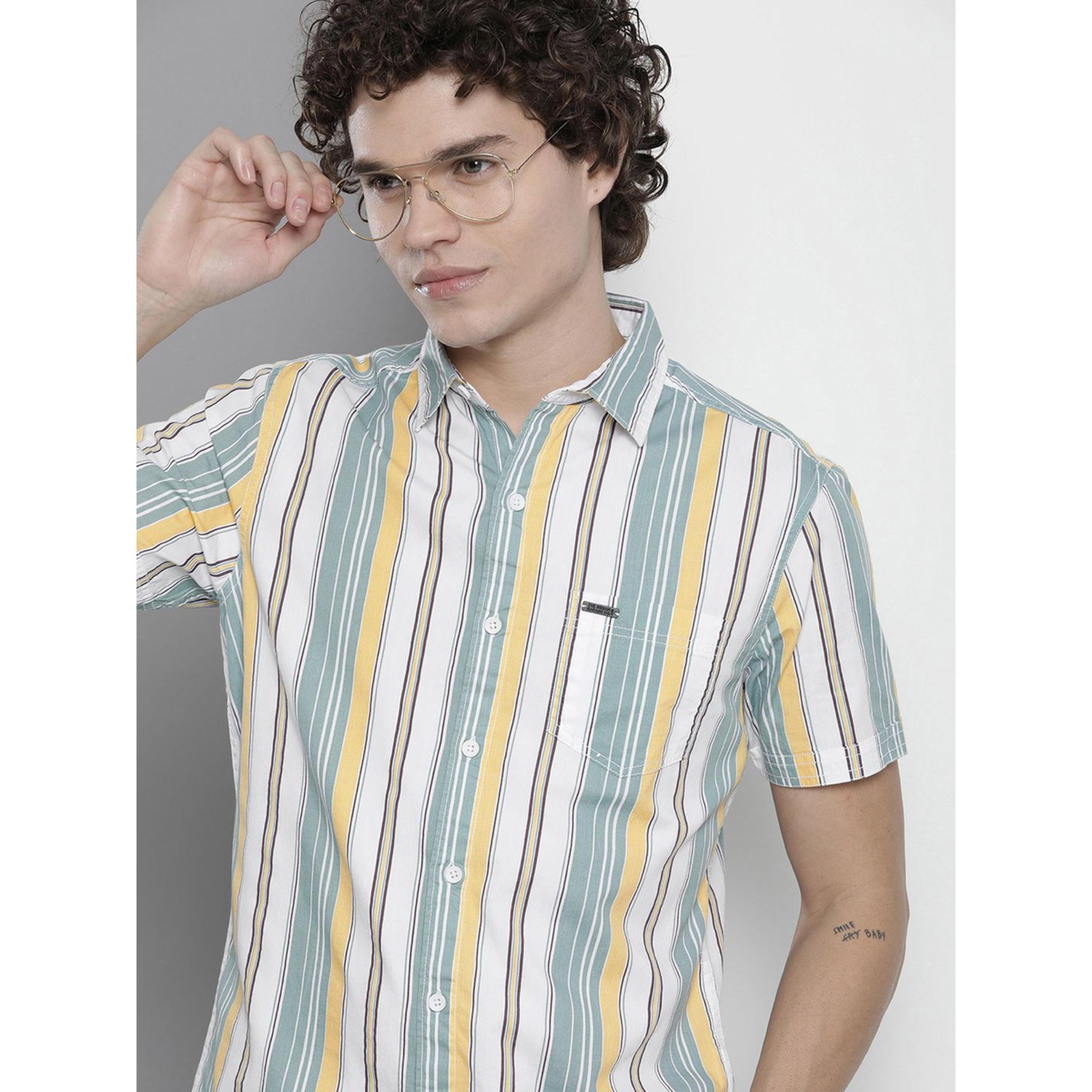 ذا انديان كراج كو × ستايلي - قميص رجالي مخطط بأكمام قصيرة لون أبيض-men-clothing-shirts-image-3