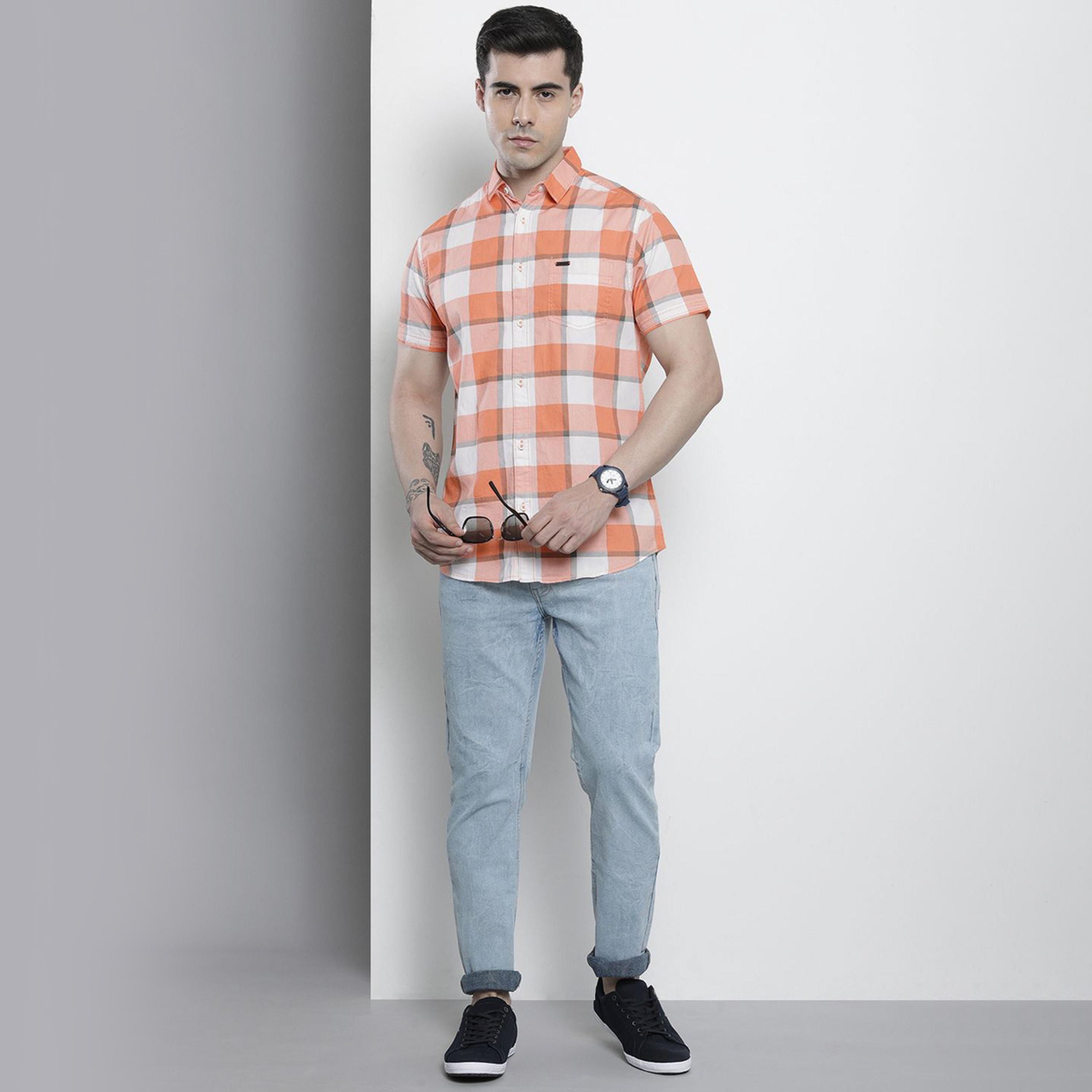 ذا انديان كراج كو × ستايلي - قميص رجالي منقوش بأكمام قصيرة لون برتقالي-men-clothing-shirts-image-2