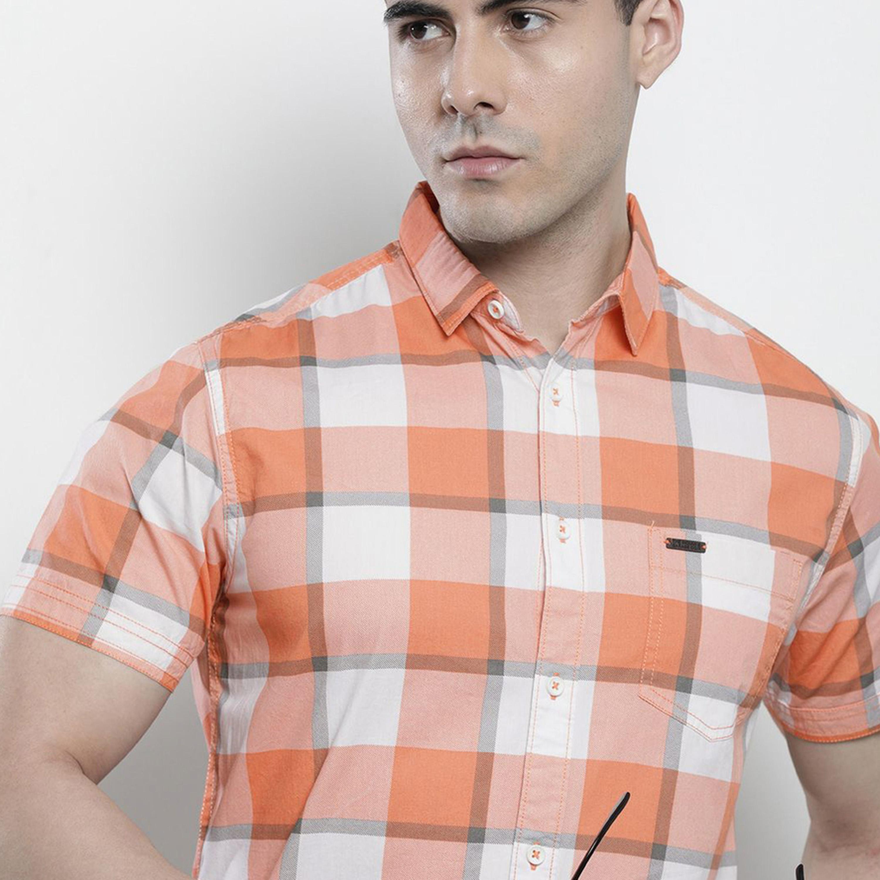 ذا انديان كراج كو × ستايلي - قميص رجالي منقوش بأكمام قصيرة لون برتقالي-men-clothing-shirts-image-3