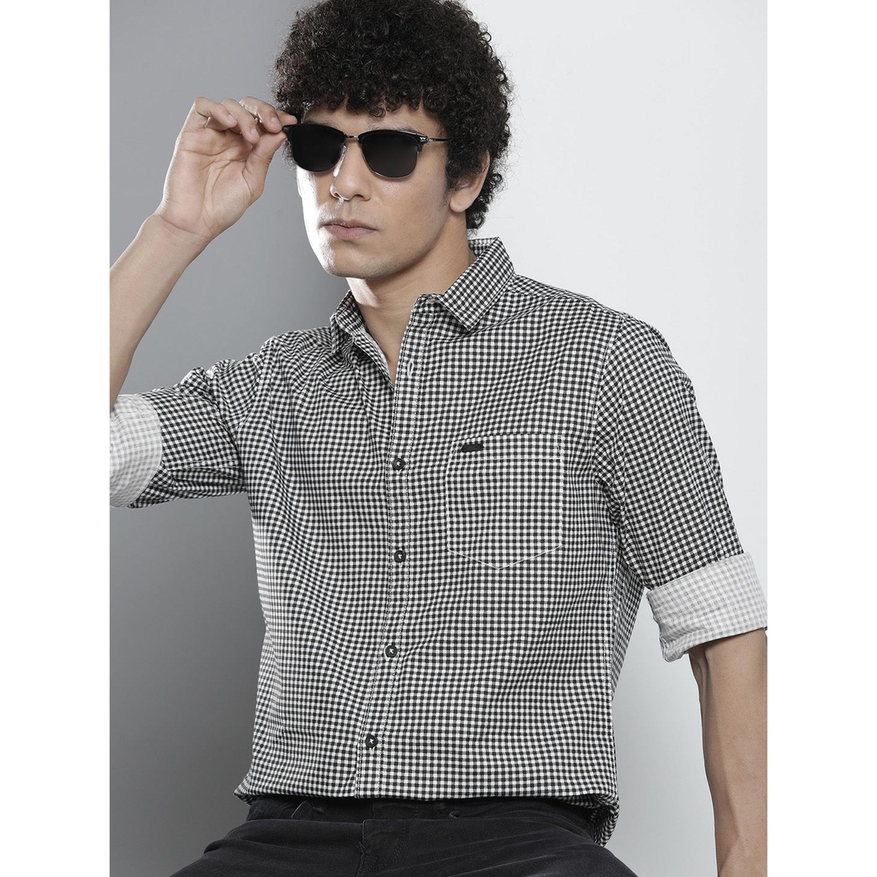 ذا انديان كراج كو × ستايلي - قميص رجالي أسود منقوش بياقة واسعة-men-clothing-shirts-image-2