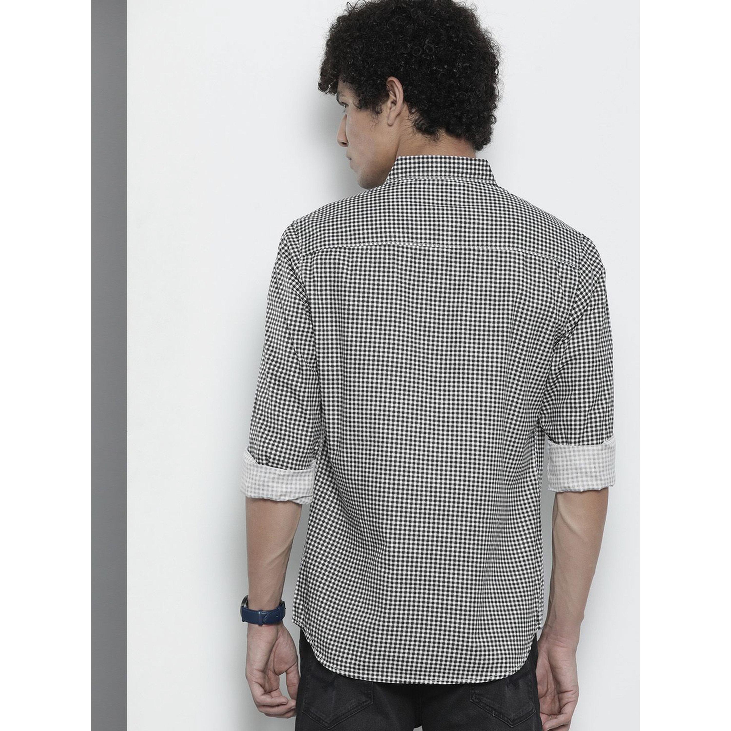 ذا انديان كراج كو × ستايلي - قميص رجالي أسود منقوش بياقة واسعة-men-clothing-shirts-image-4