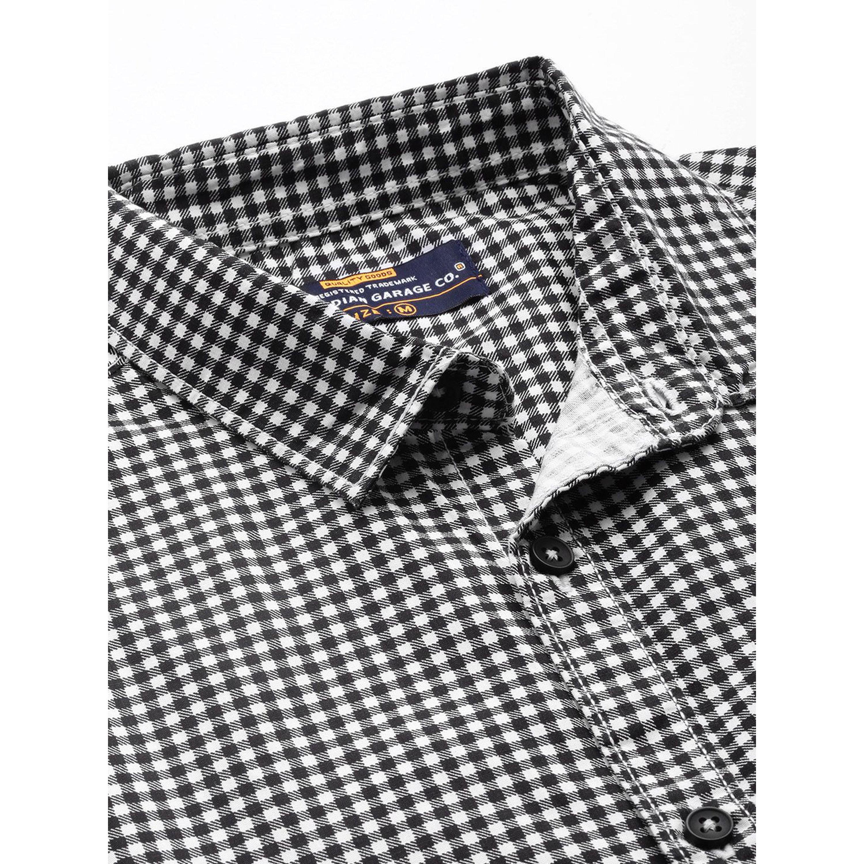 ذا انديان كراج كو × ستايلي - قميص رجالي أسود منقوش بياقة واسعة-men-clothing-shirts-image-5