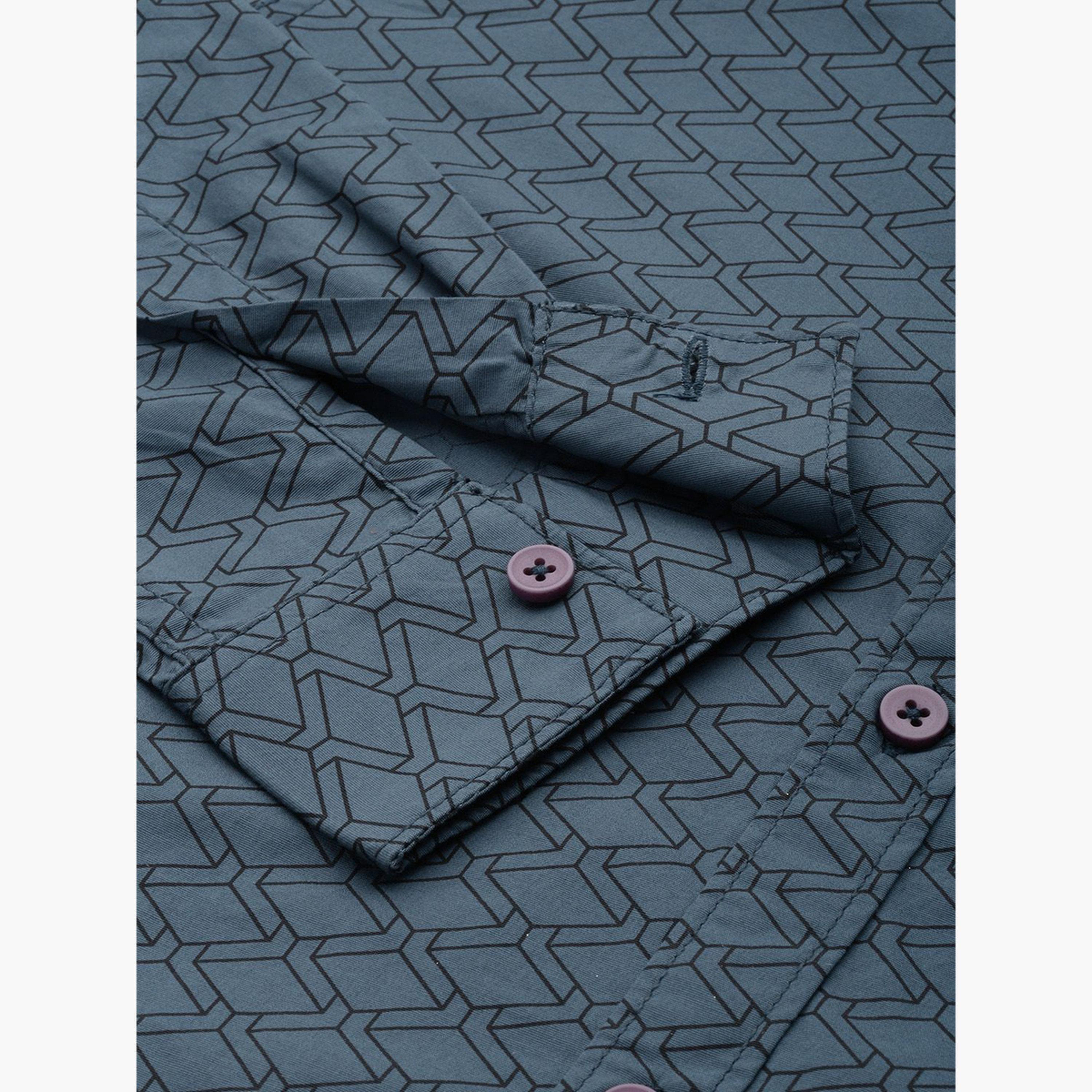 ذا انديان كراج كو × ستايلي - قميص رجالي ببطبعة وياقة واسعة لون رمادي غامق-men-clothing-shirts-image-3