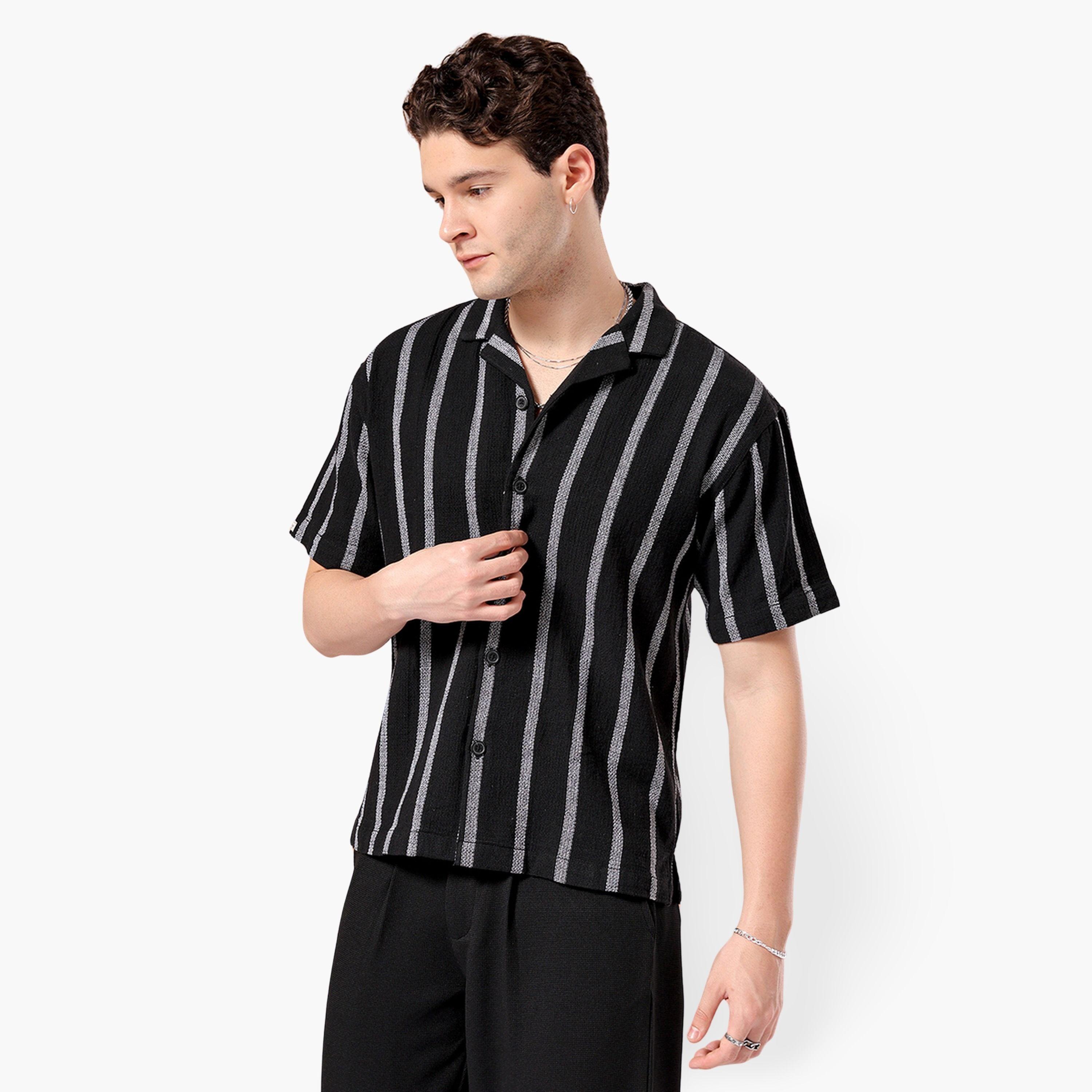 ذا انديان كراج كو × ستايلي - قميص رجالي أسود مخطط بياقة واسعة-men-clothing-shirts-image-1