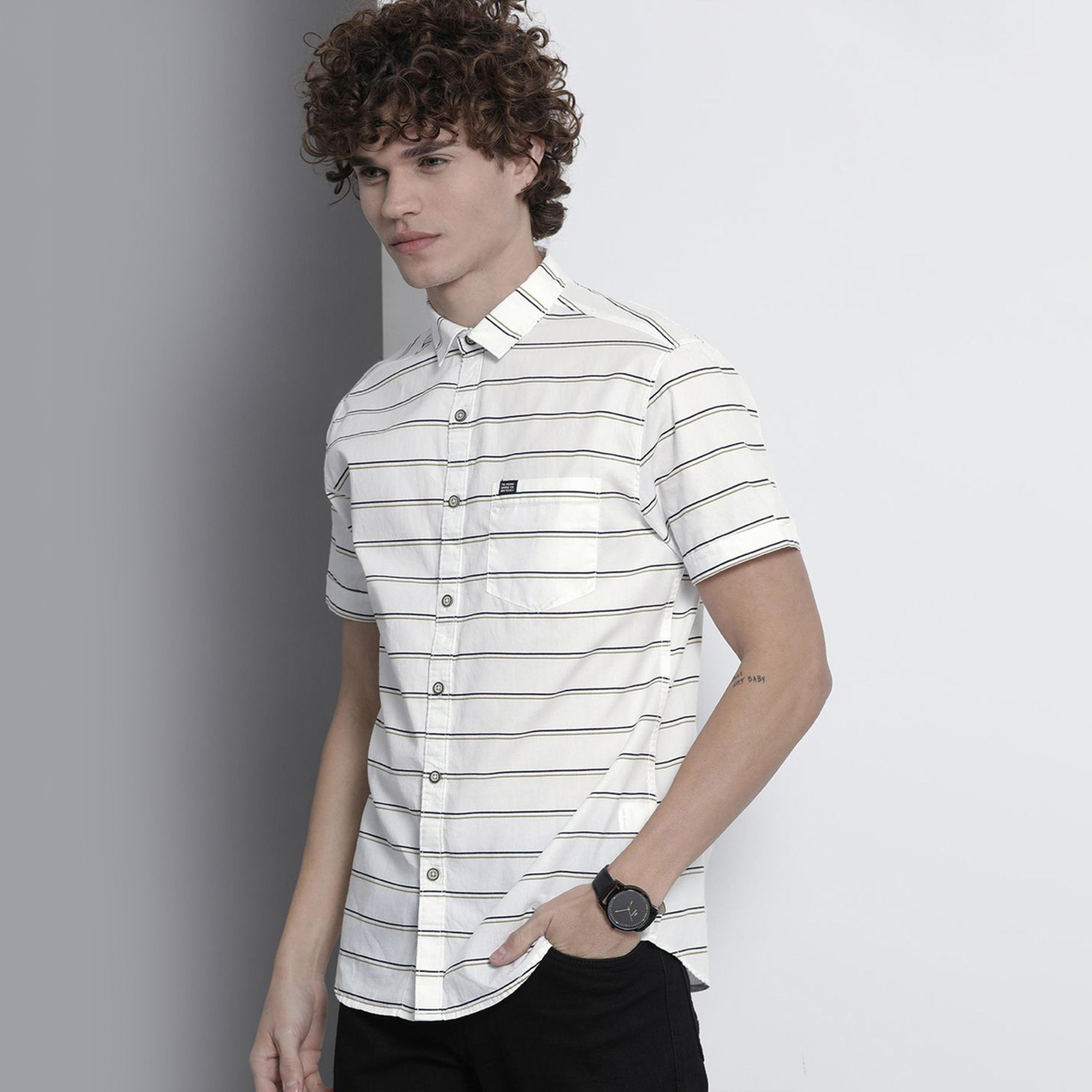 ذا انديان كراج كو × ستايلي - قميص رجالي مخطط بأكمام قصيرة لون أبيض-men-clothing-shirts-image-1