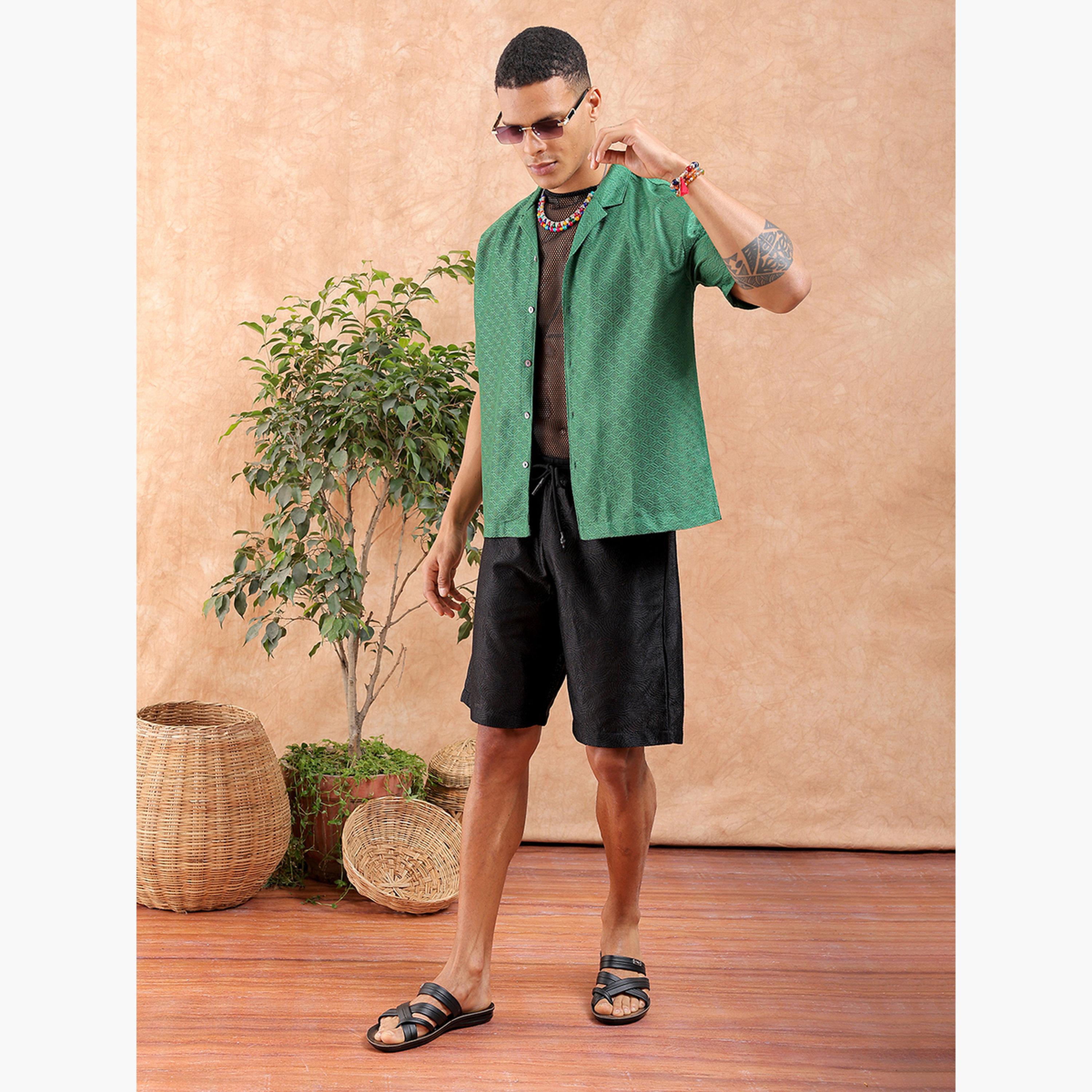 ذا انديان كراج كو × ستايلي - قميص رجالي منقوش ياقة مفتوحة لون أخضر-men-clothing-shirts-image-2