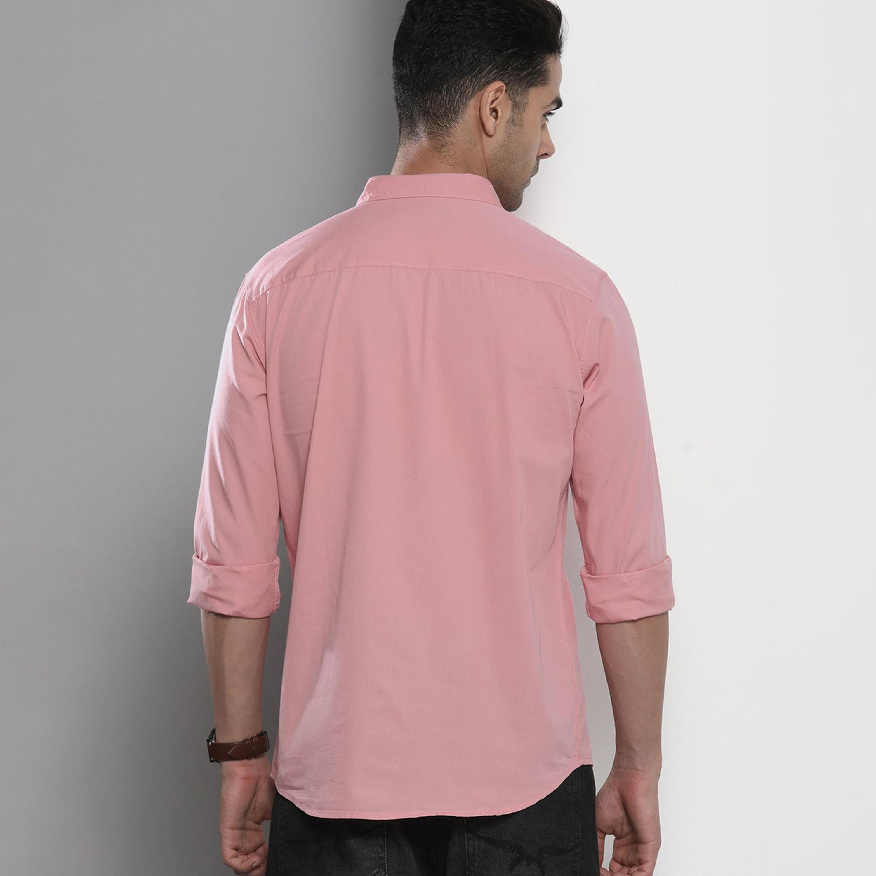 ذا انديان كراج كو × ستايلي - قميص رجال سادة بياقة واسعة لون وردي-men-clothing-shirts-image-3