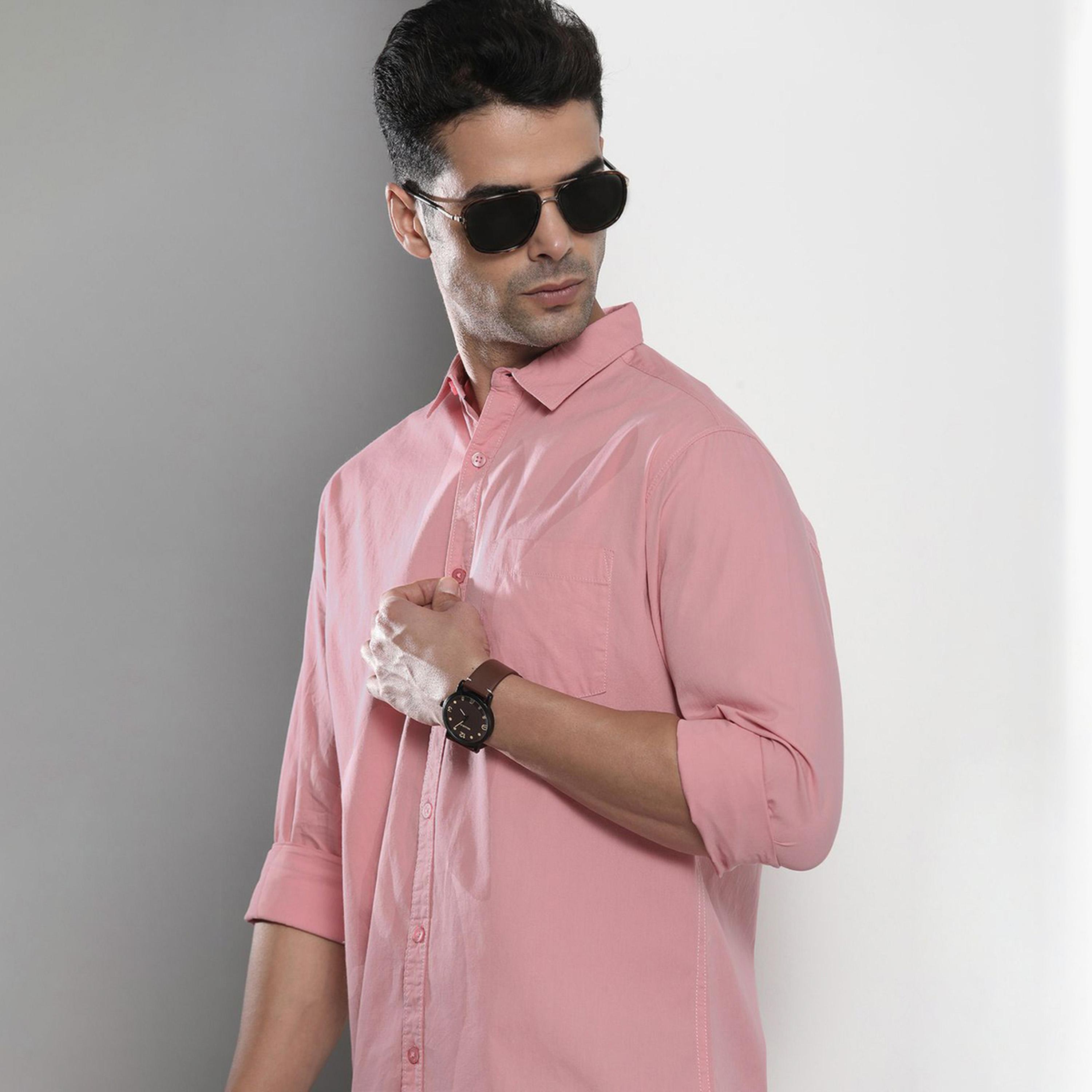 ذا انديان كراج كو × ستايلي - قميص رجال سادة بياقة واسعة لون وردي-men-clothing-shirts-image-4